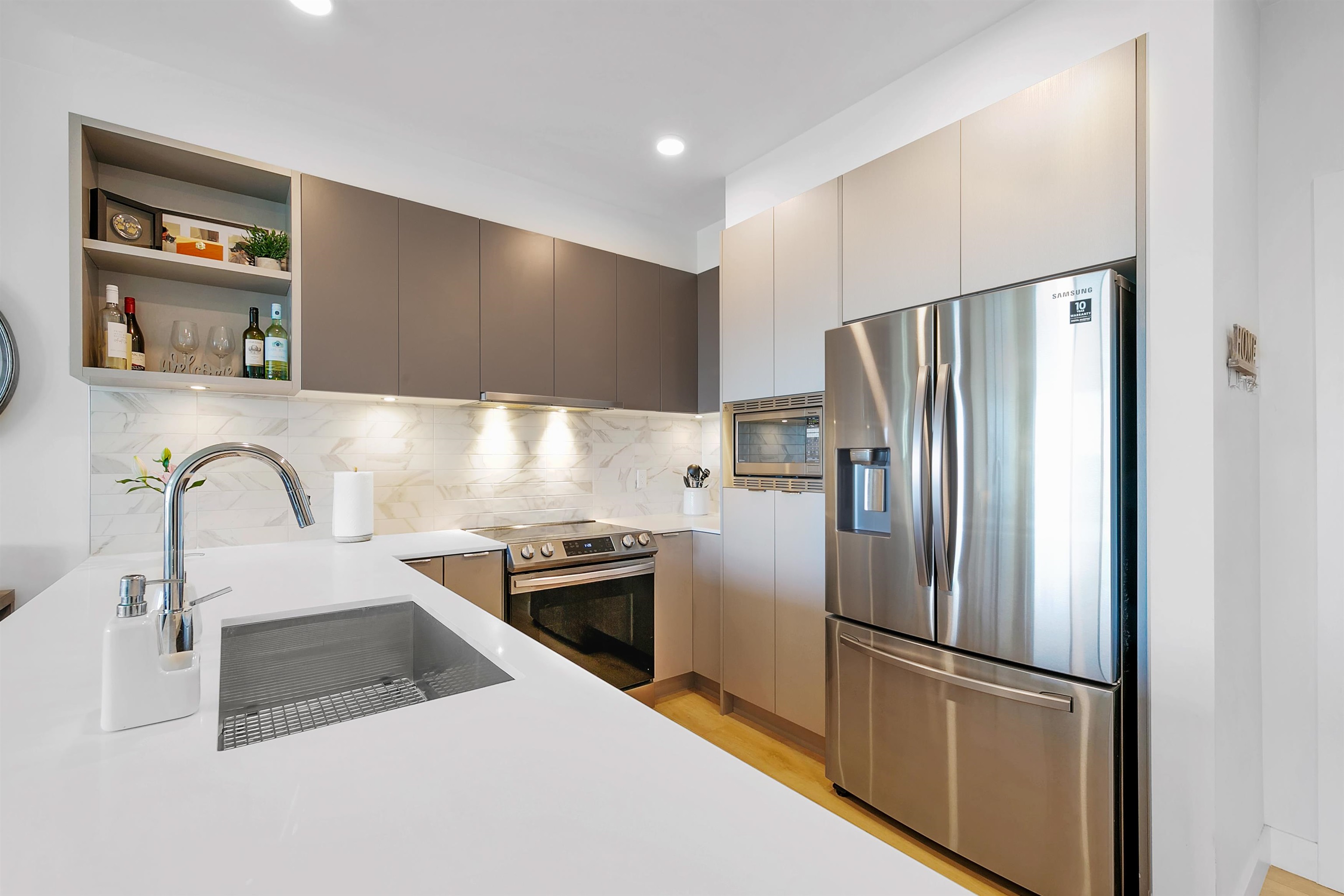 327 1792 STARLING DRIVE, #327
