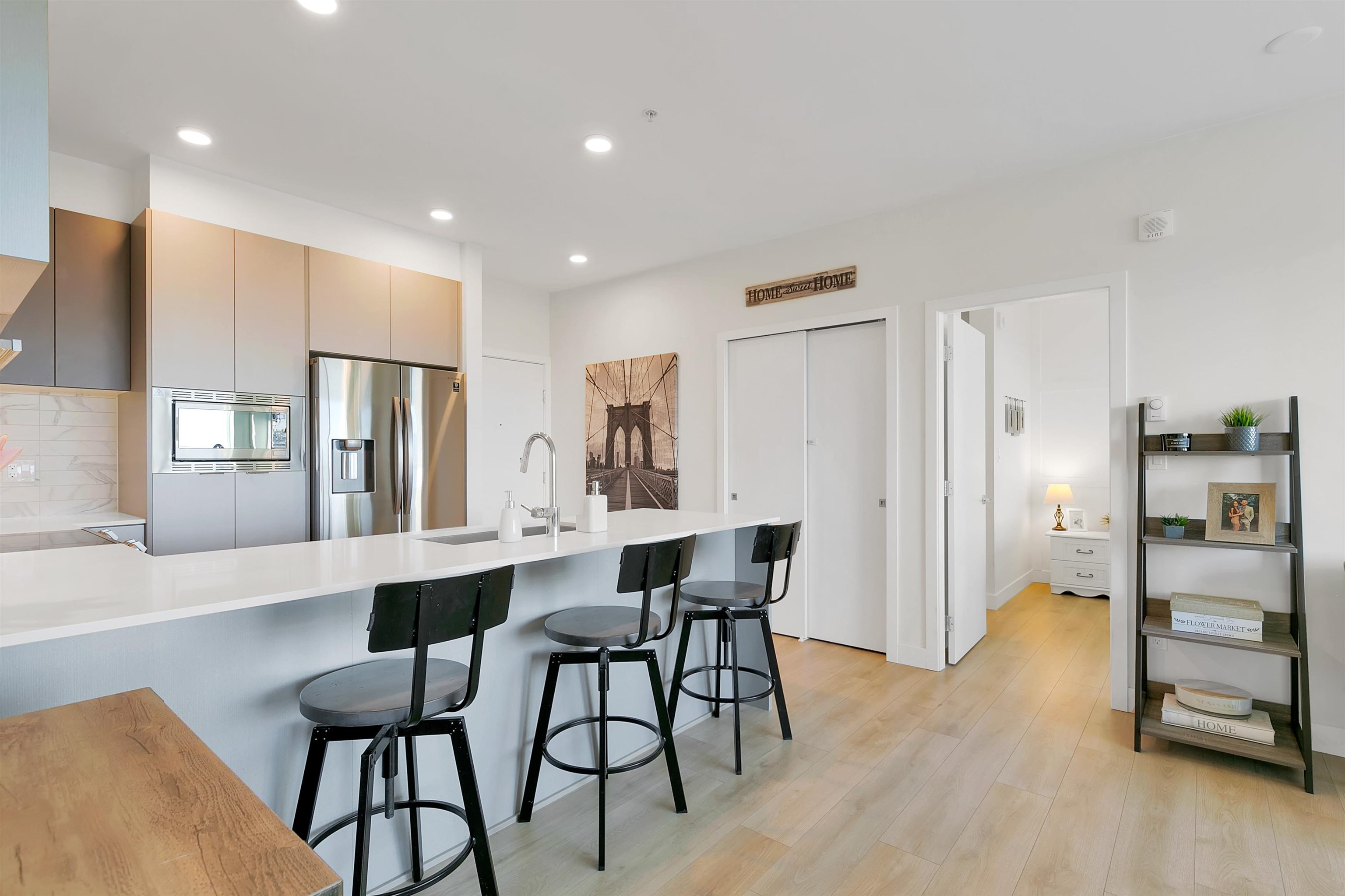 327 1792 STARLING DRIVE, #327