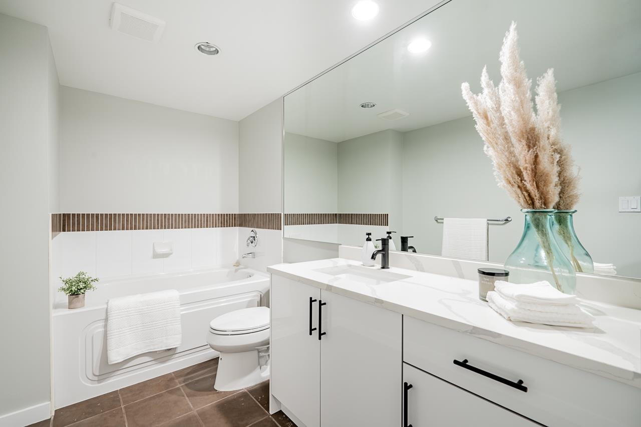 1306 125 MILROSS AVENUE, #1306