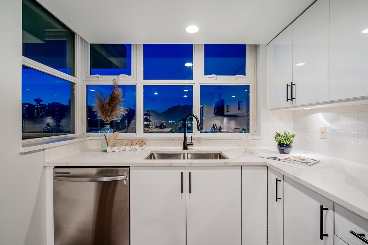 1306 125 MILROSS AVENUE, #1306
