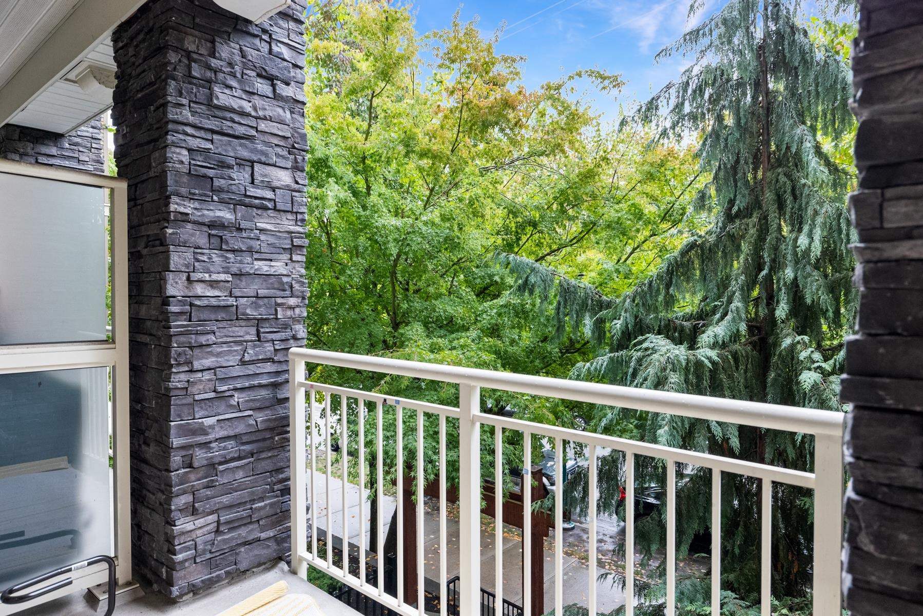 219 2477 KELLY AVENUE, #219