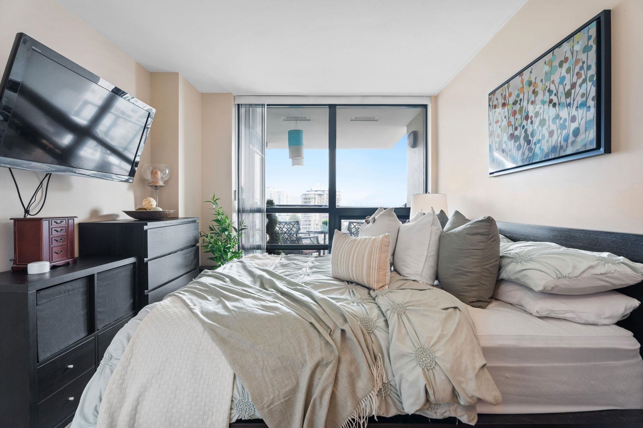 1401 1 RENAISSANCE SQUARE, #1401