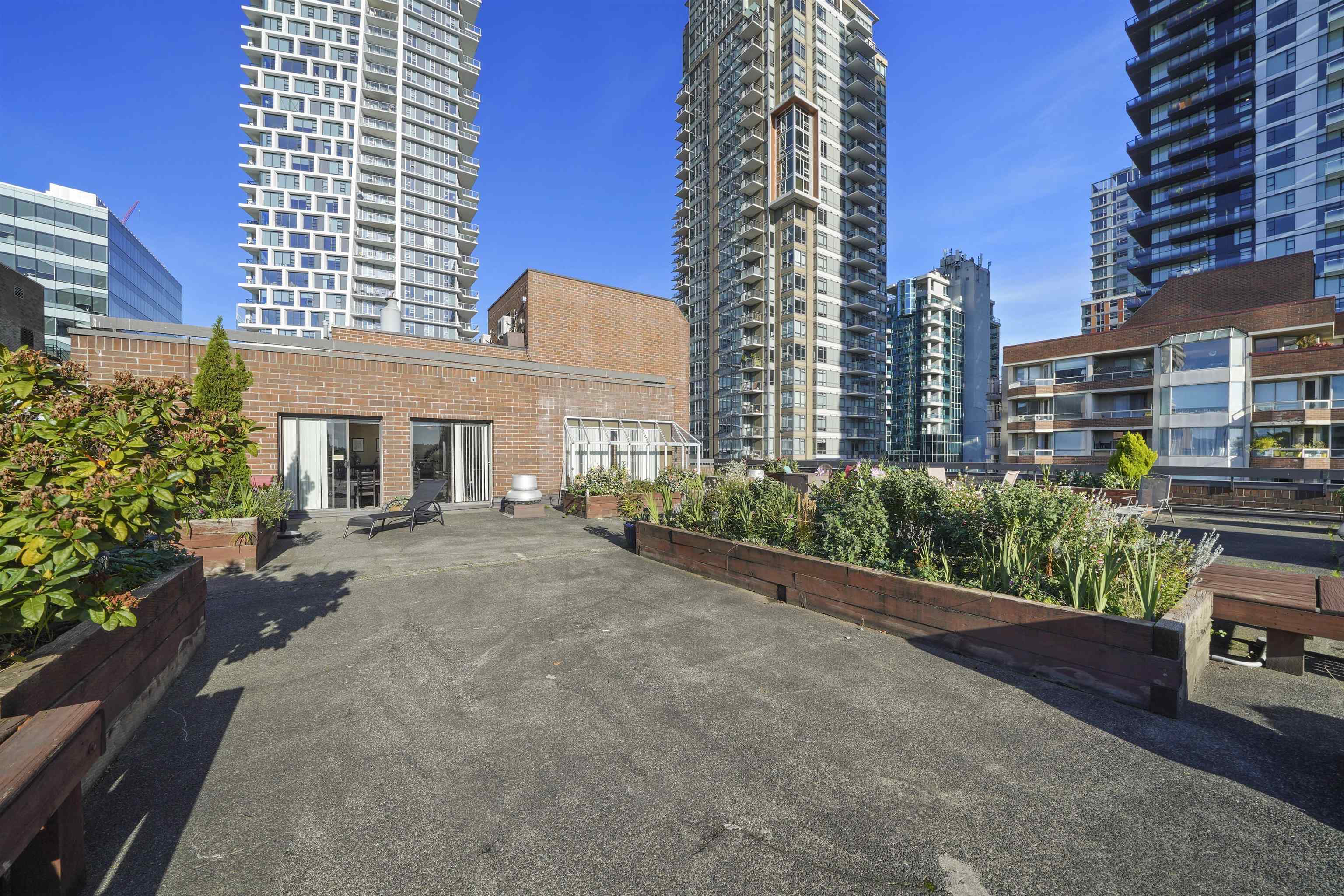 303 1333 HORNBY STREET, #303