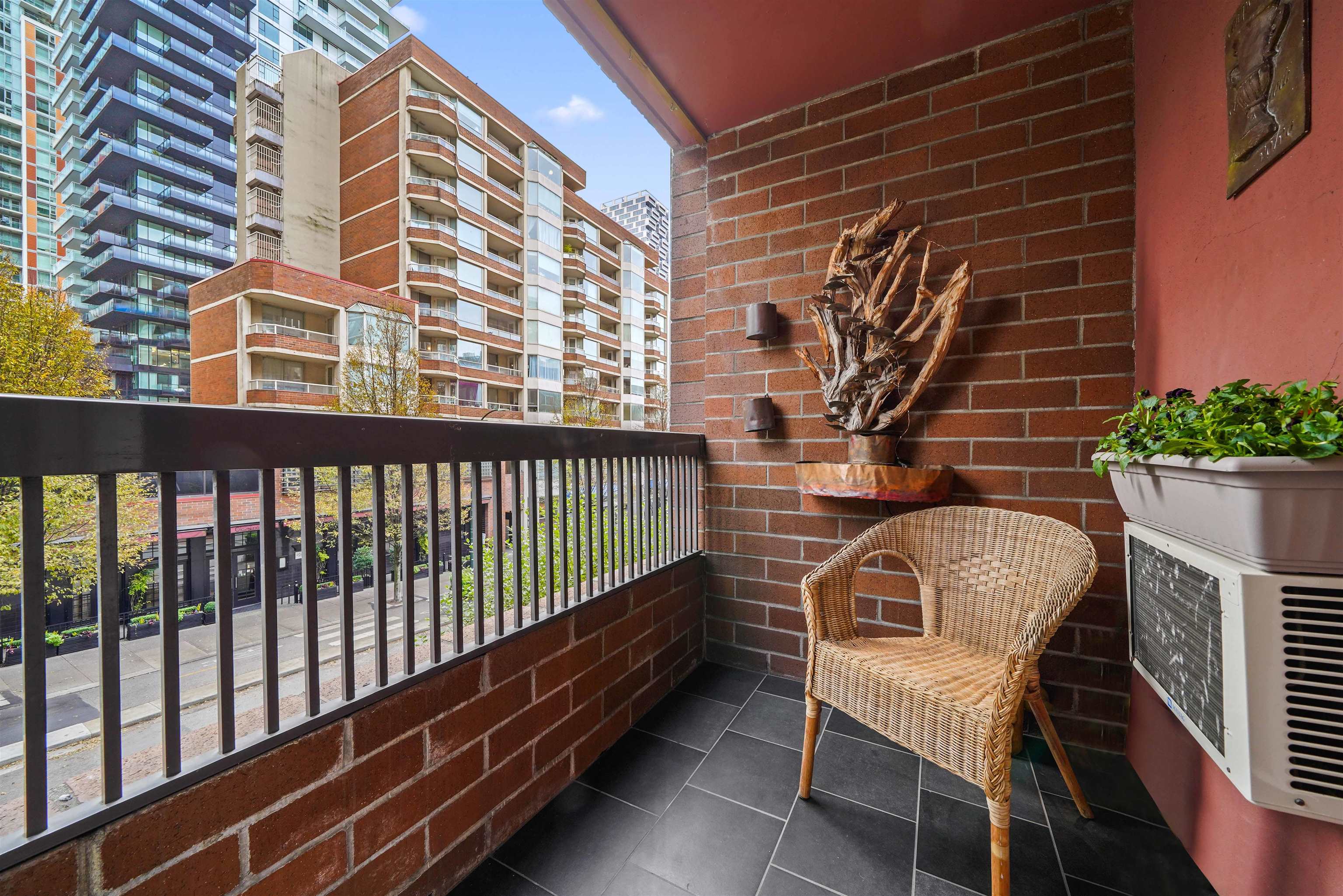 303 1333 HORNBY STREET, #303
