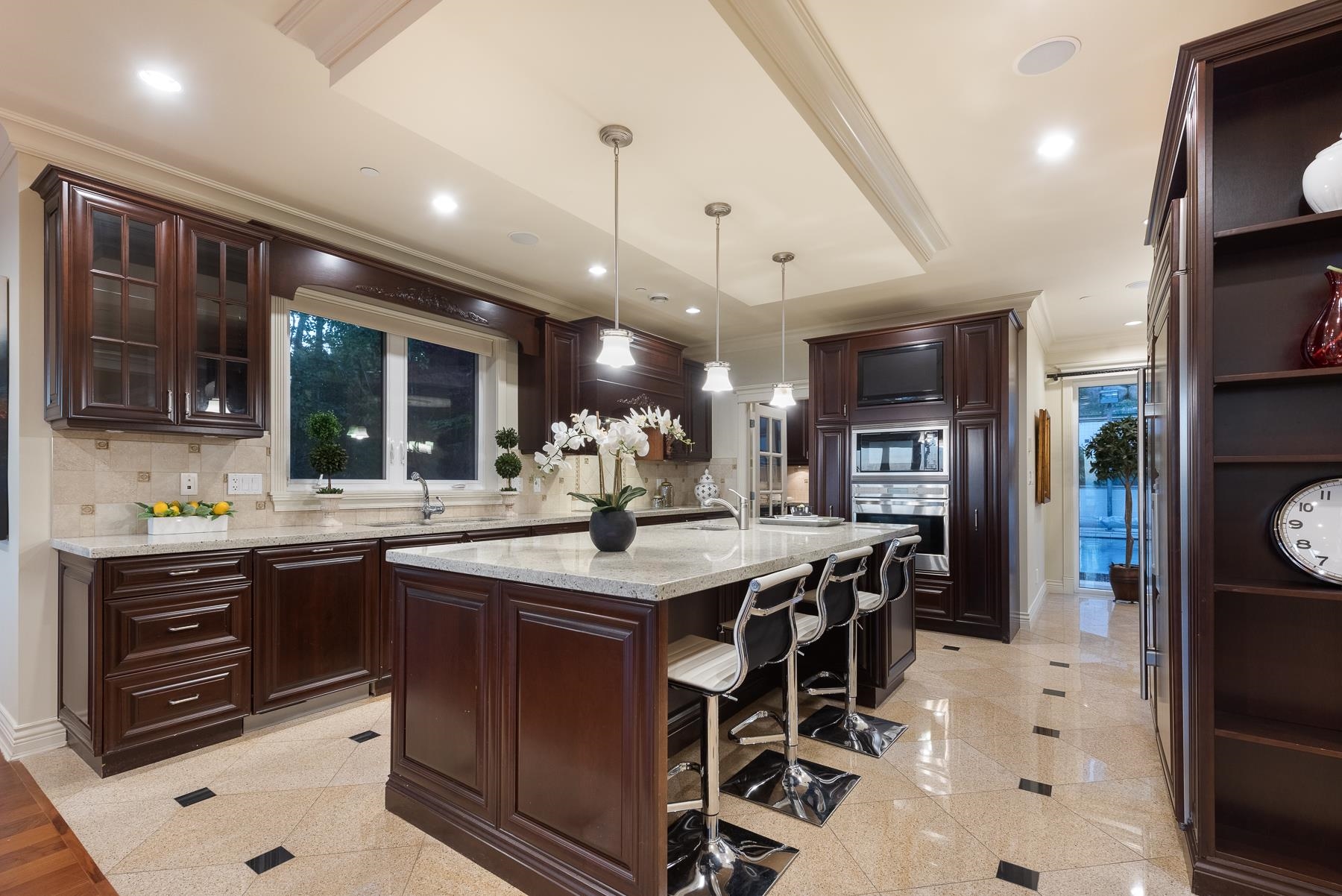 2533 WESTHILL DRIVE