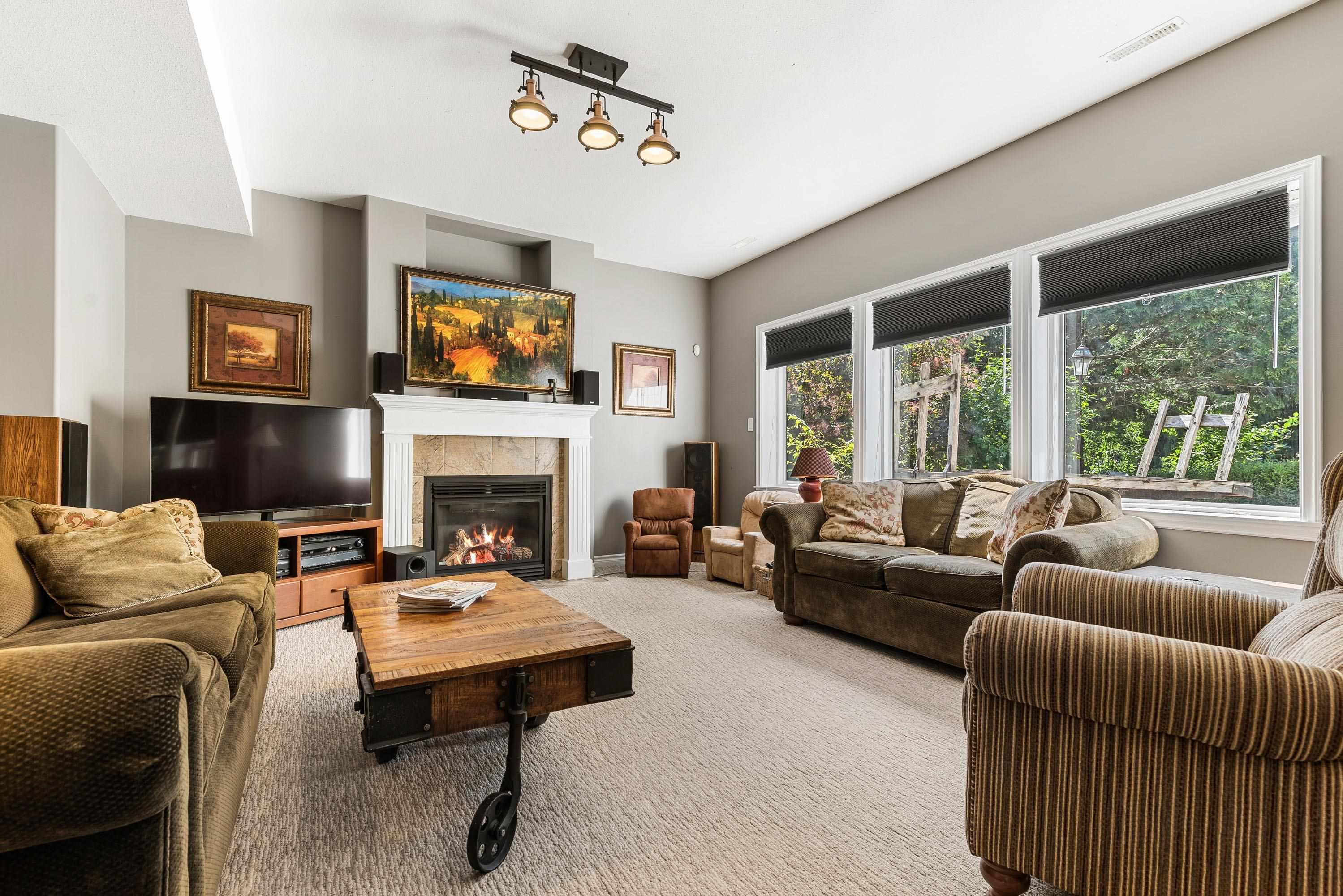 10136 KENSWOOD DRIVE