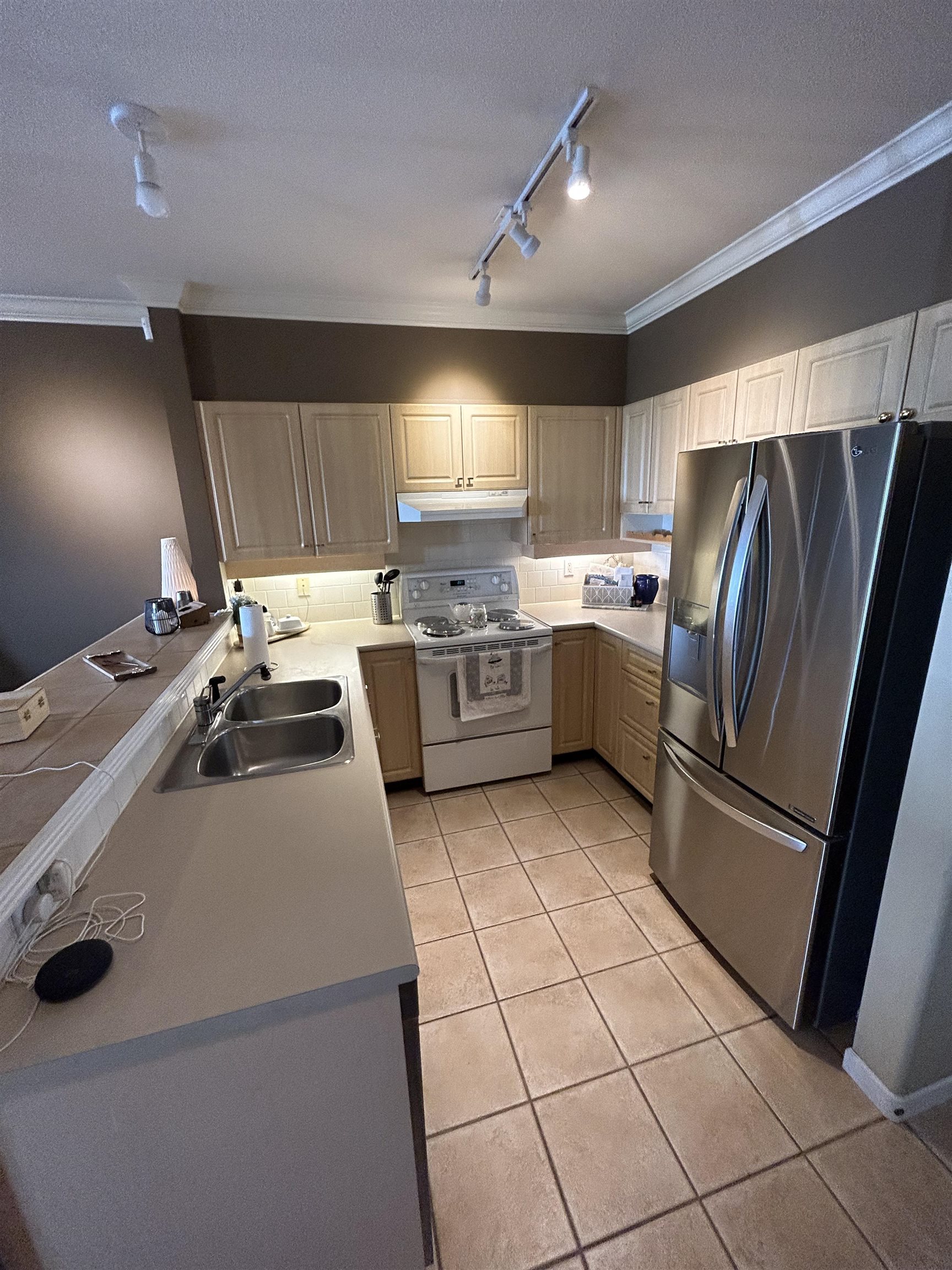 304 3629 DEERCREST DRIVE, #304