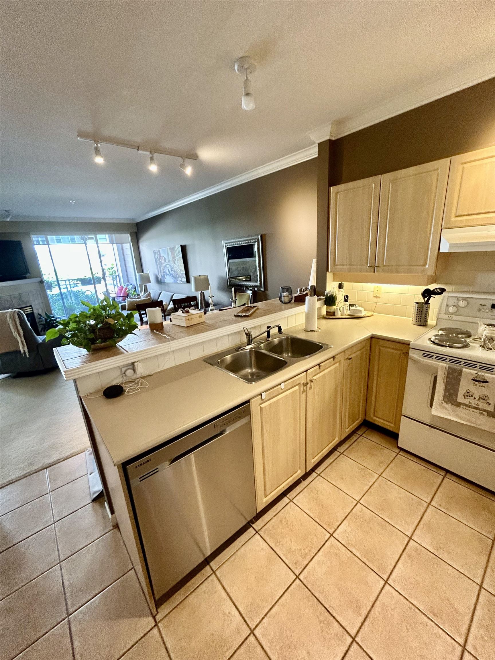 304 3629 DEERCREST DRIVE, #304