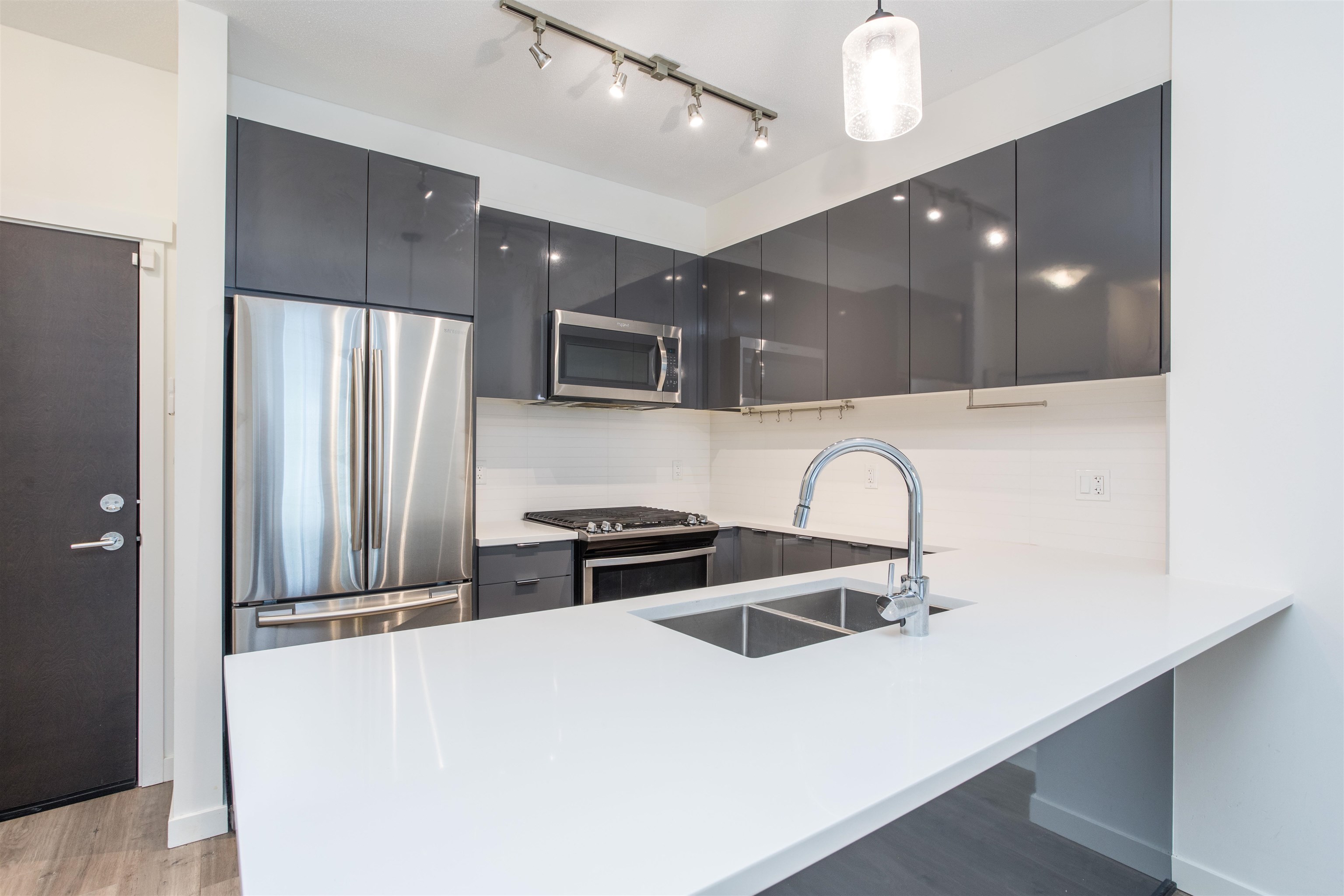 106 15137 33 AVENUE, #106