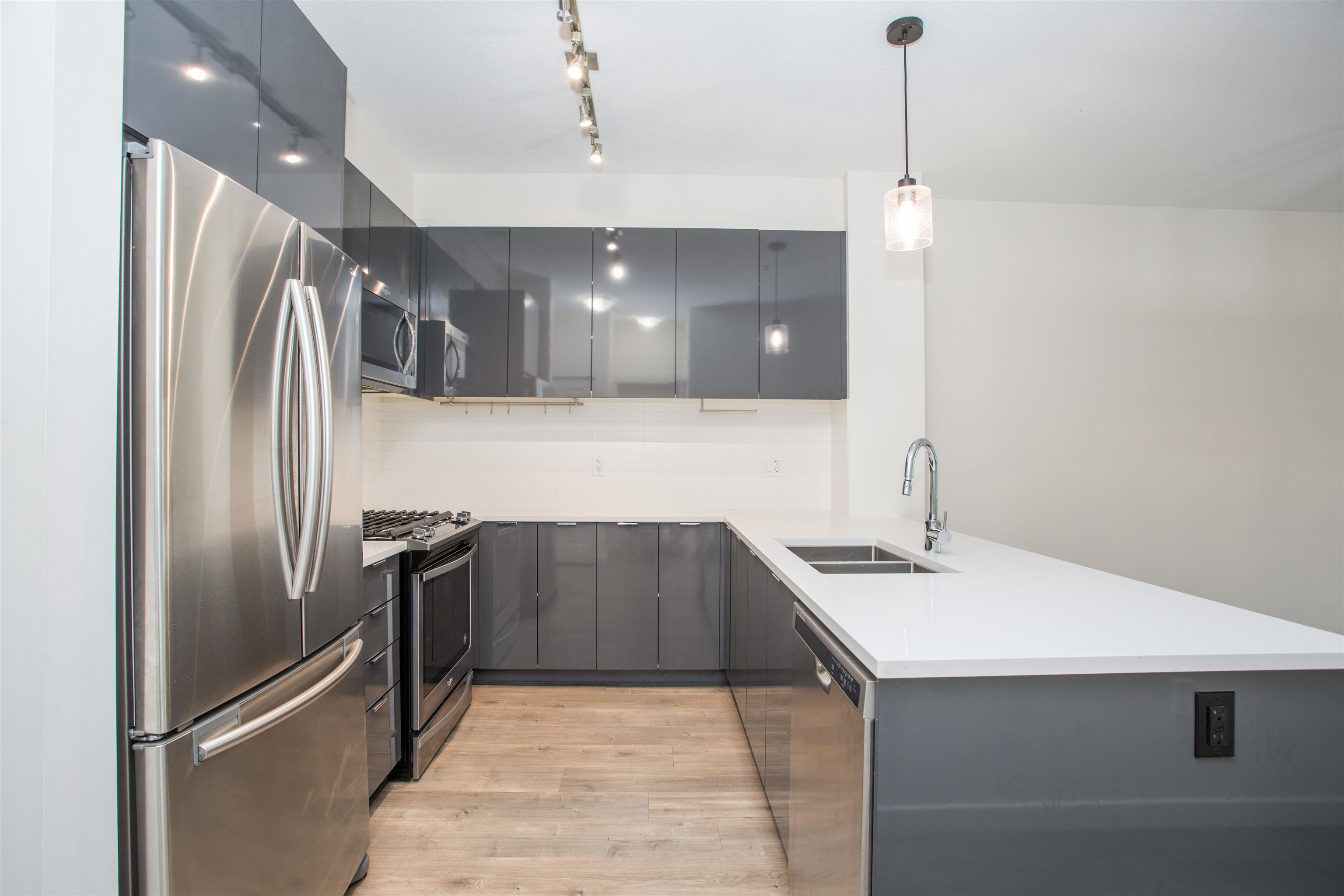 106 15137 33 AVENUE, #106