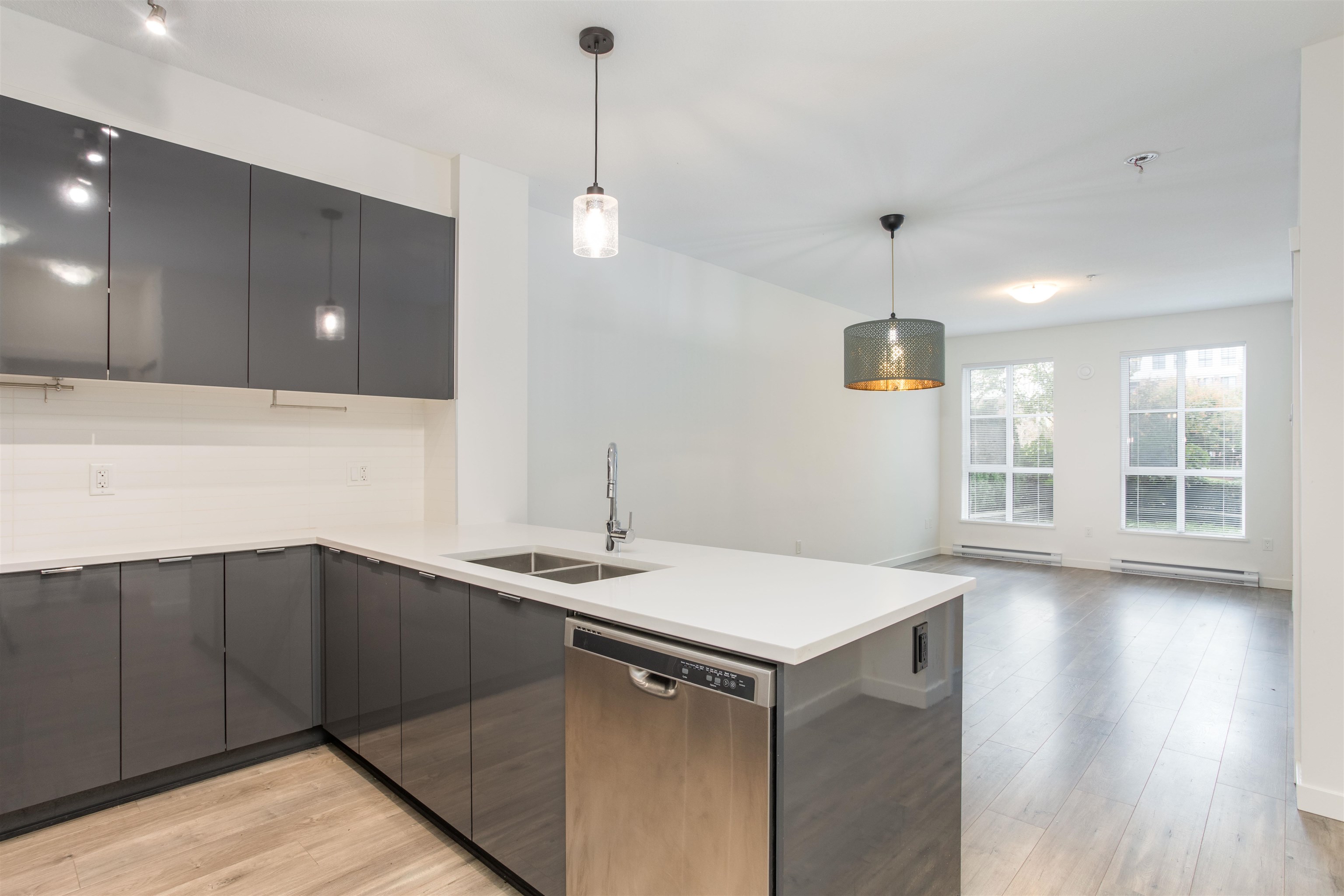 106 15137 33 AVENUE, #106