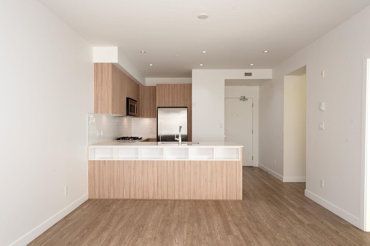 403 1061 MARINE DRIVE, #403