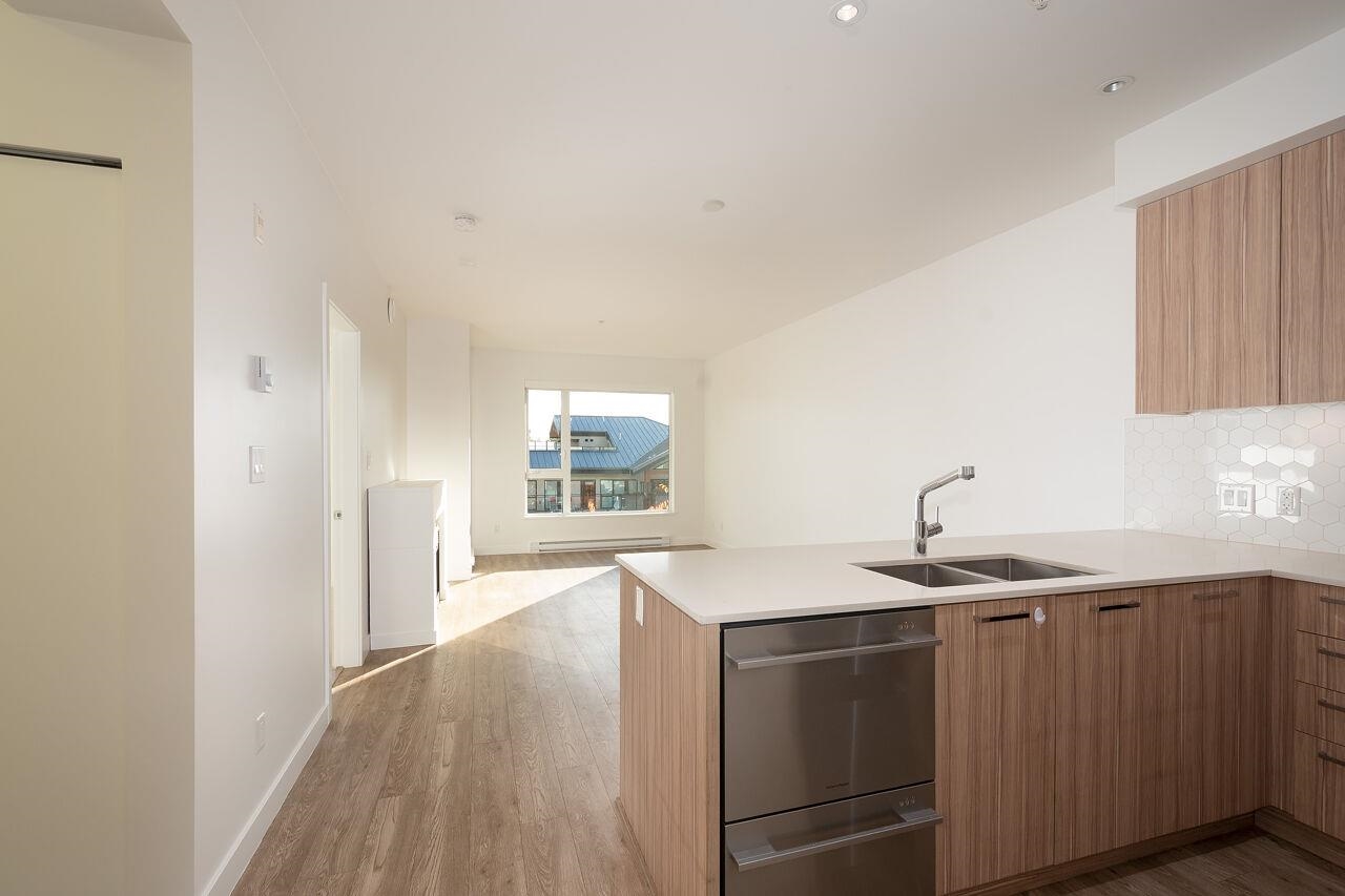 403 1061 MARINE DRIVE, #403