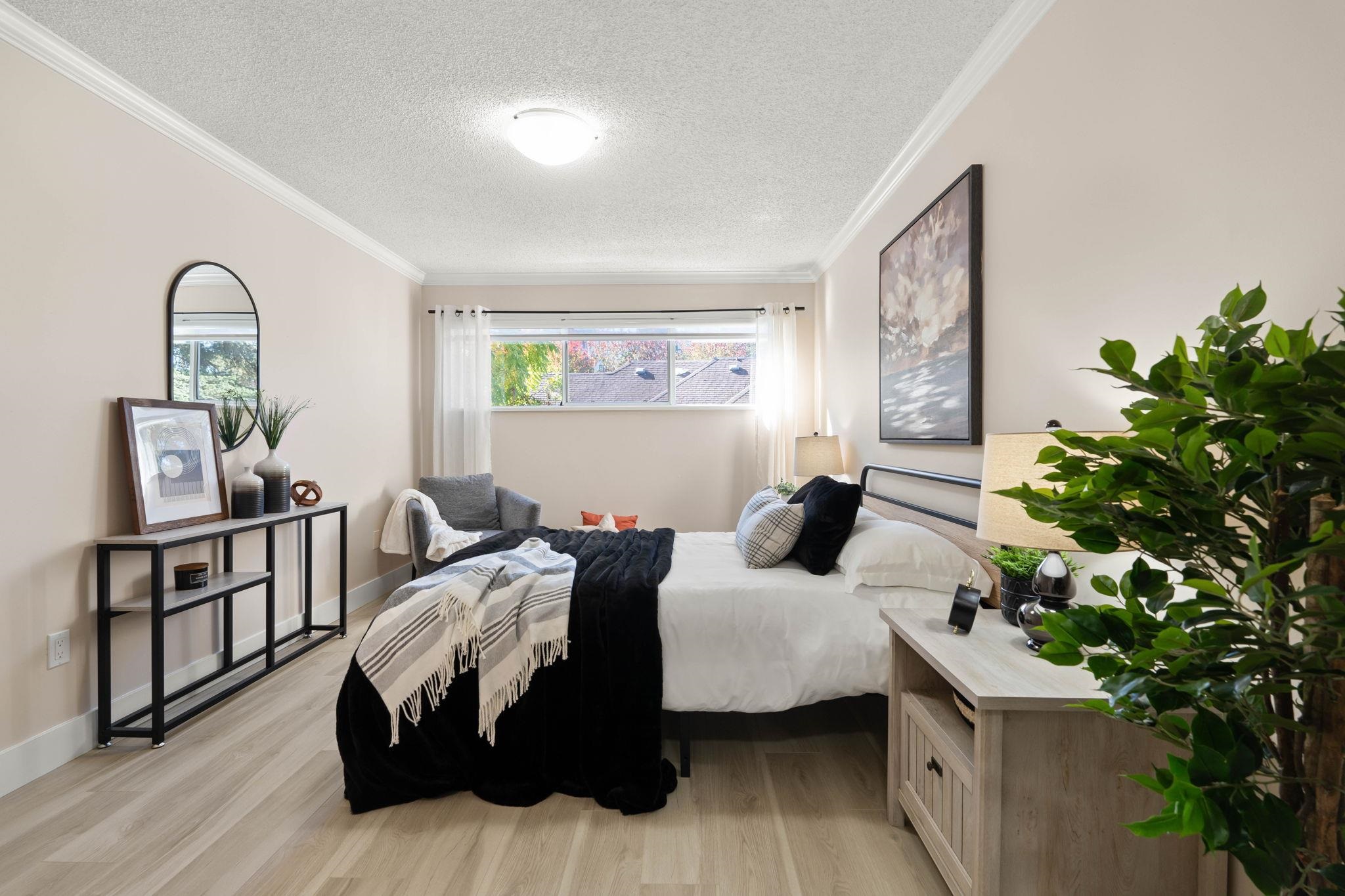 213 932 ROBINSON STREET, #213