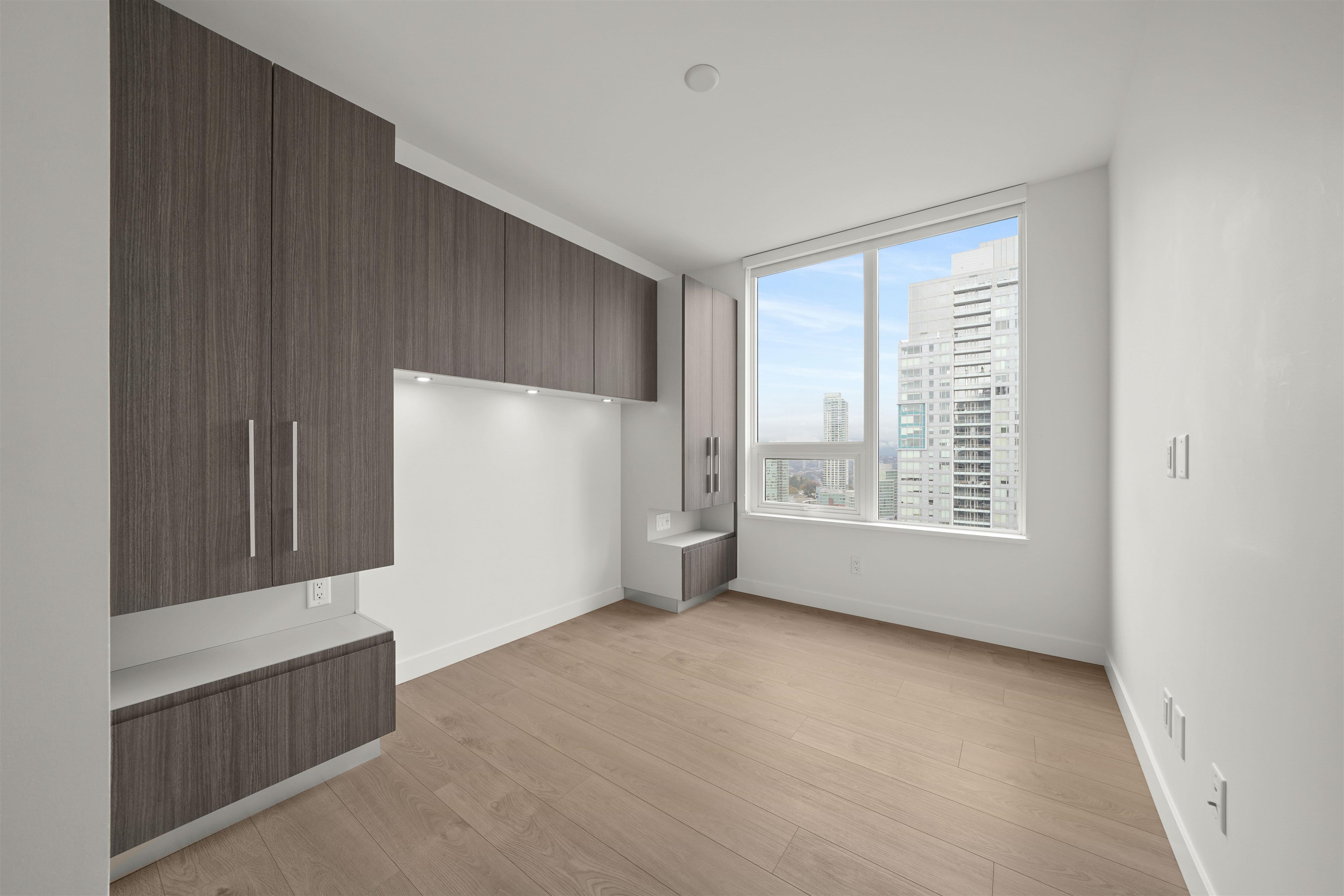 2502 6463 SILVER AVENUE, #2502