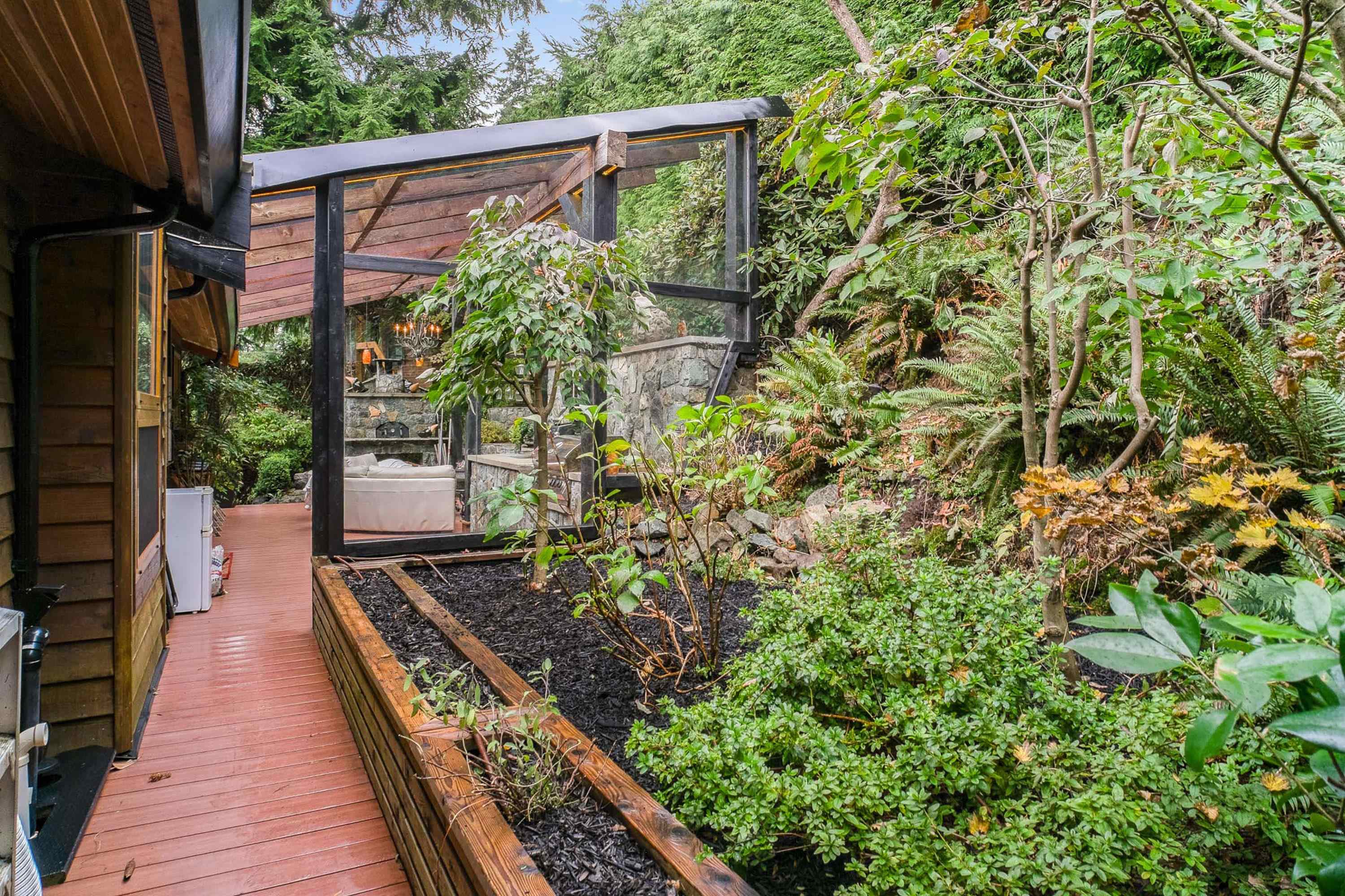 425 MOUNTAIN DRIVE