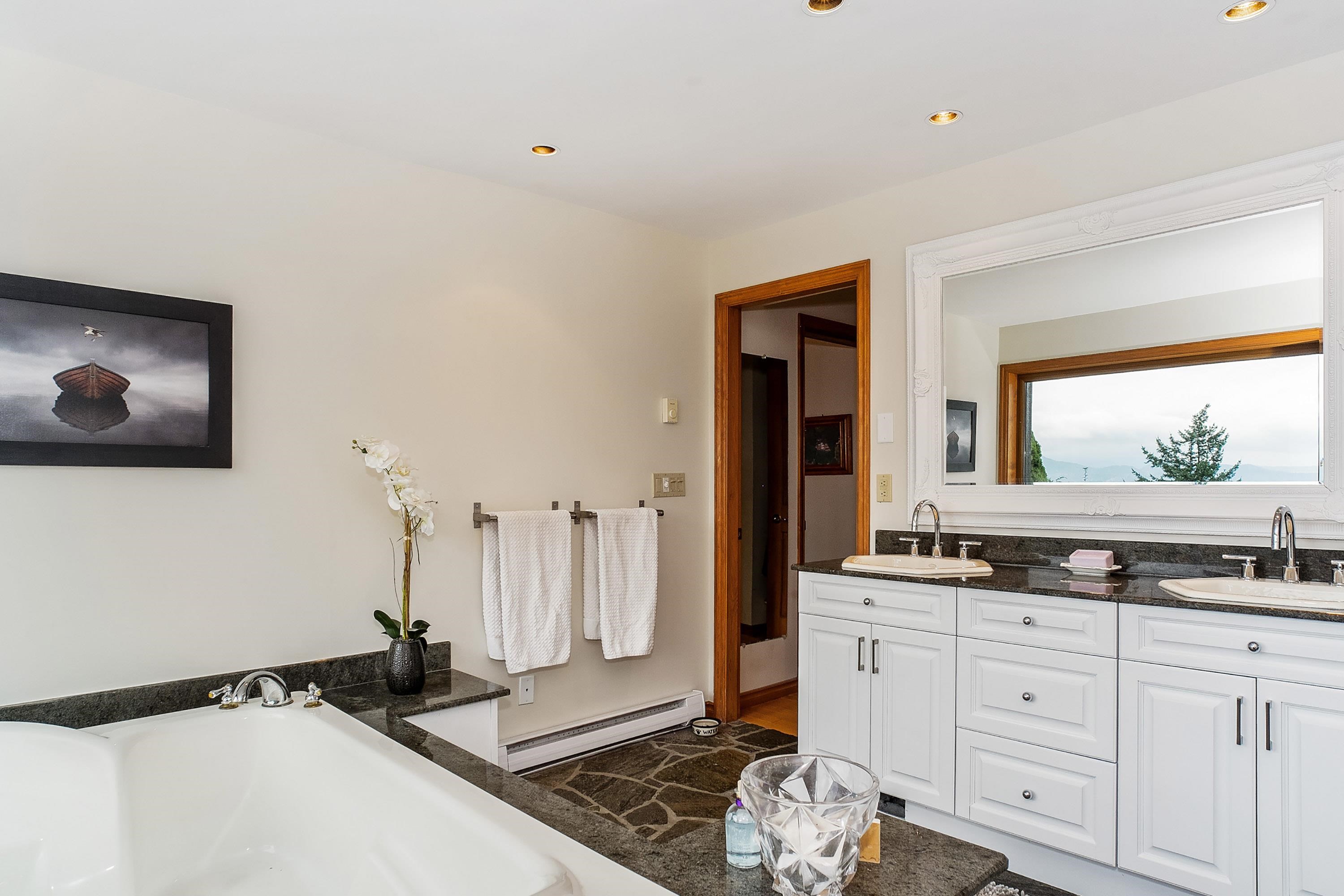 425 MOUNTAIN DRIVE