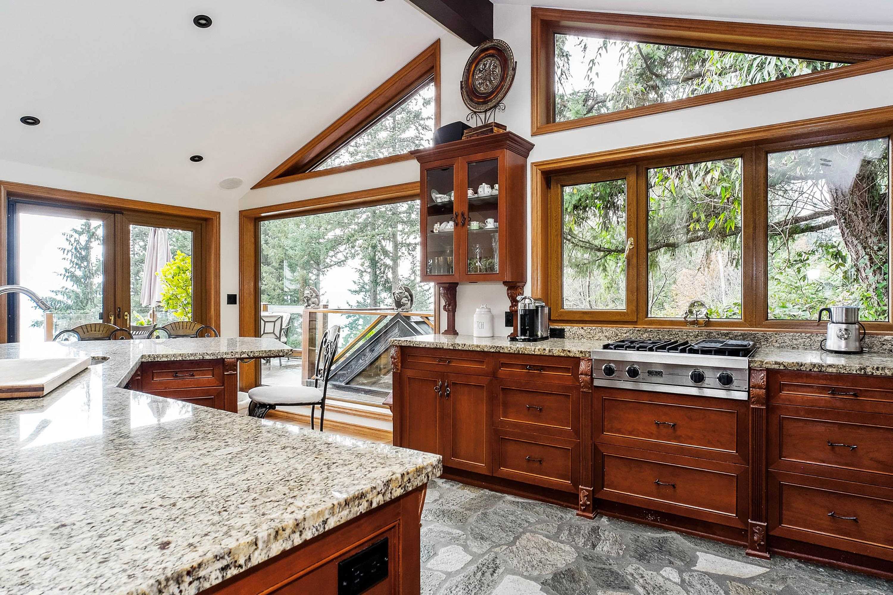 425 MOUNTAIN DRIVE