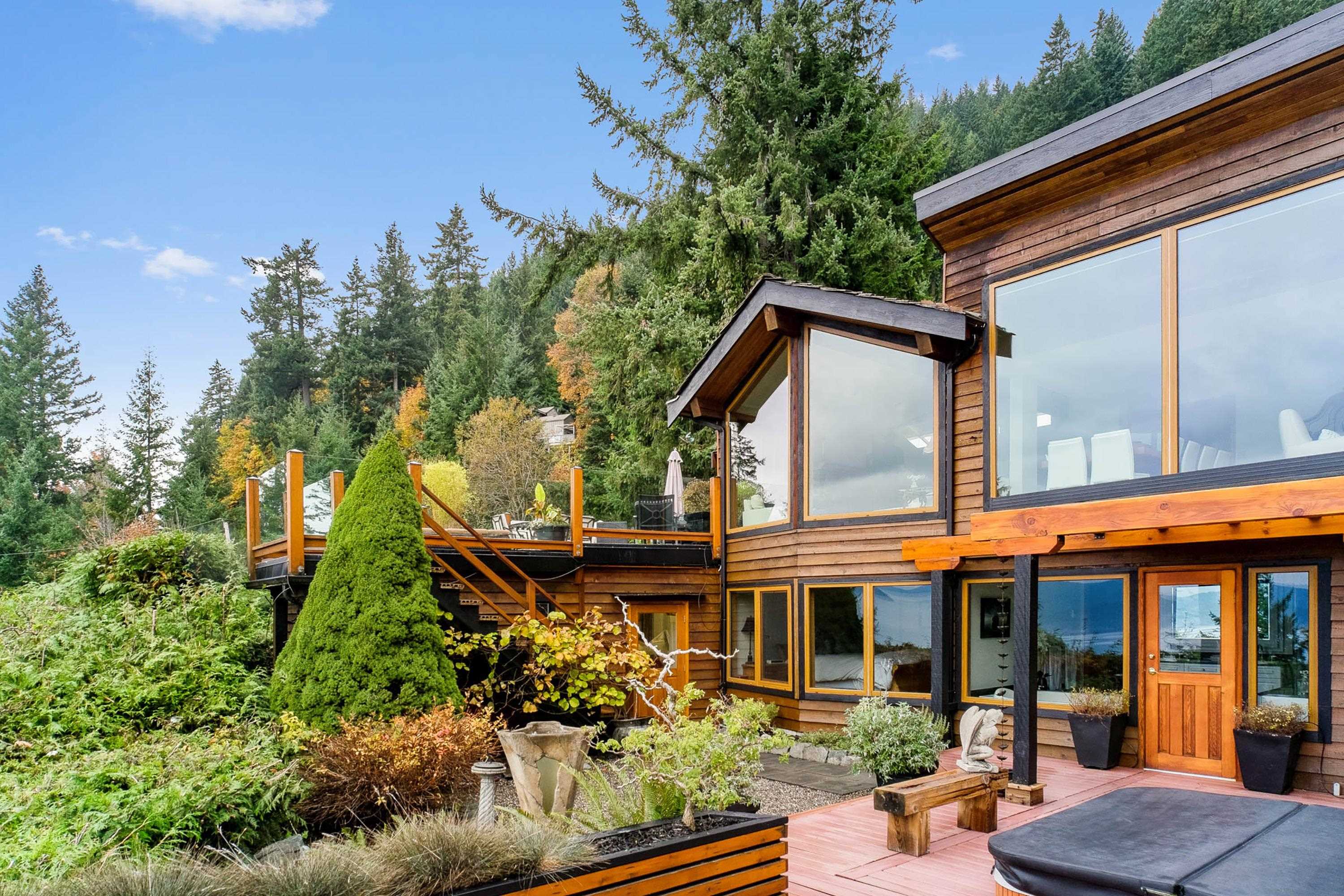 425 MOUNTAIN DRIVE