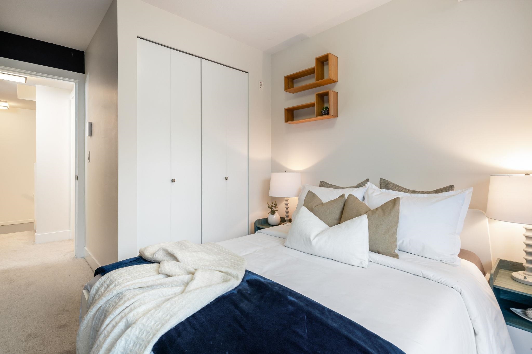 208 735 W 15TH STREET, #208