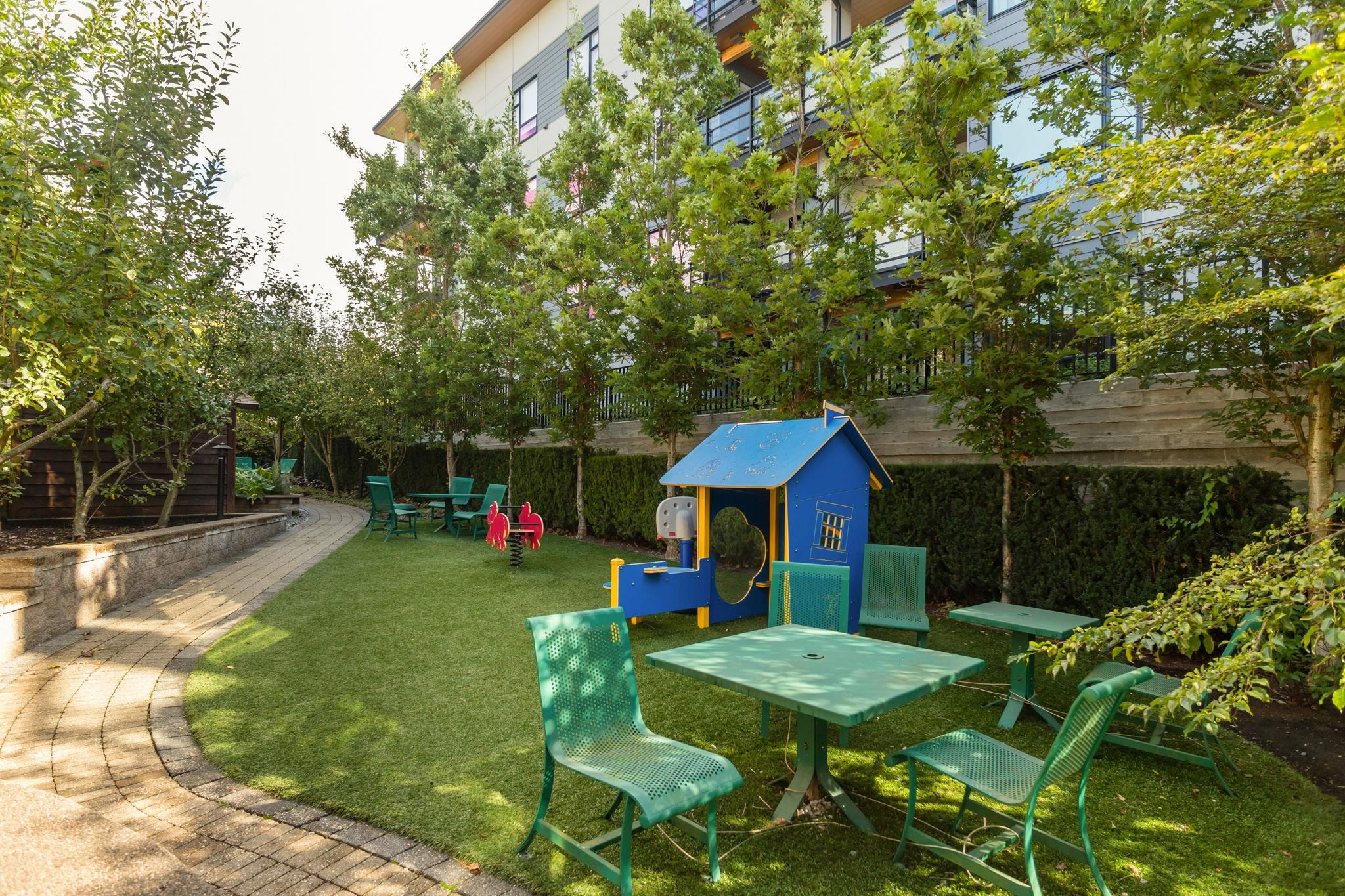 208 735 W 15TH STREET, #208