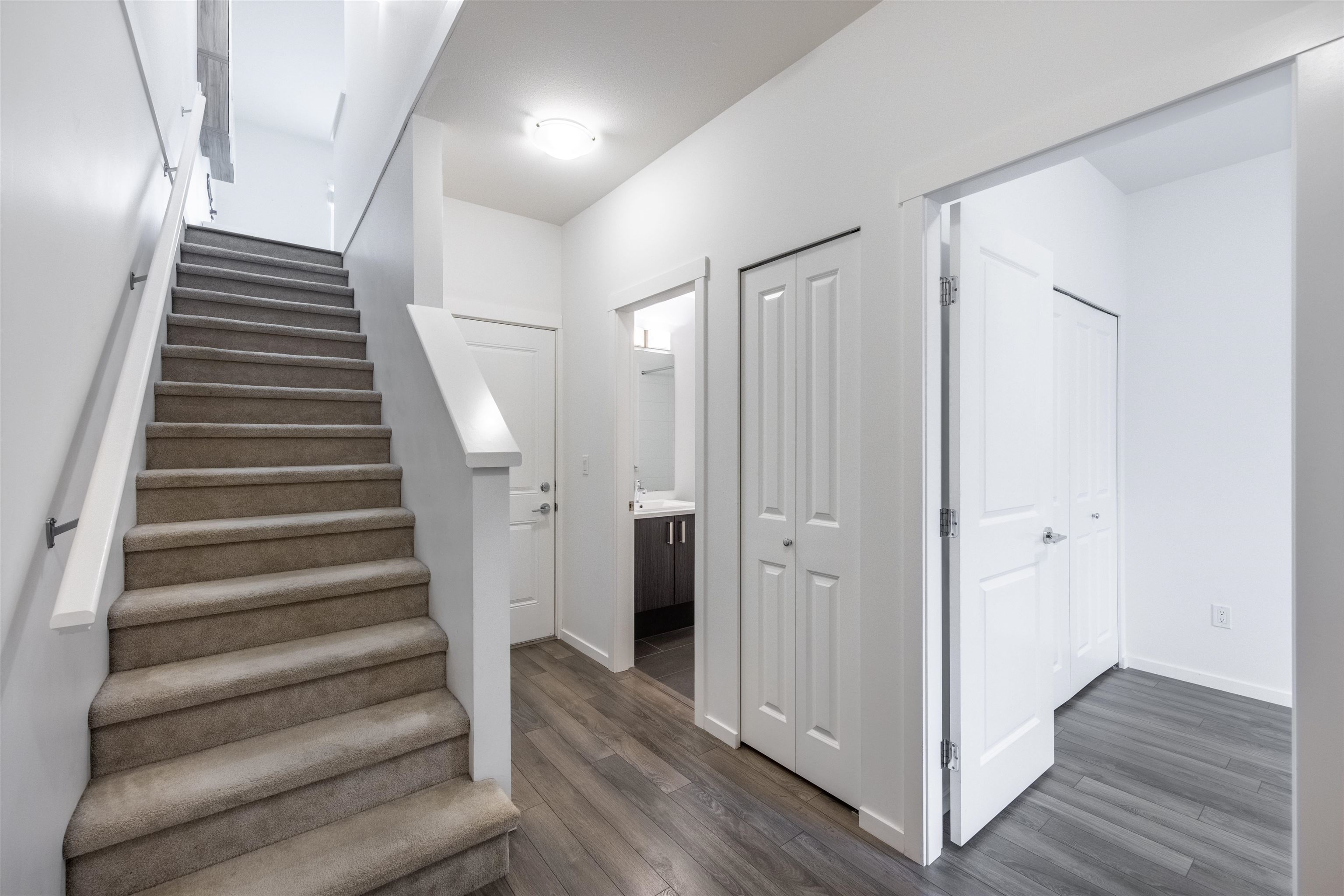 58 15340 GUILDFORD DRIVE, #58