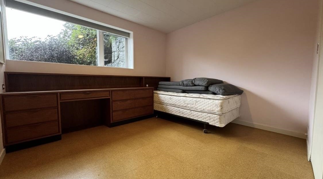 810 BEACHVIEW DRIVE