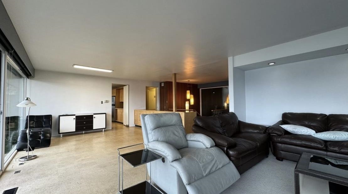 810 BEACHVIEW DRIVE