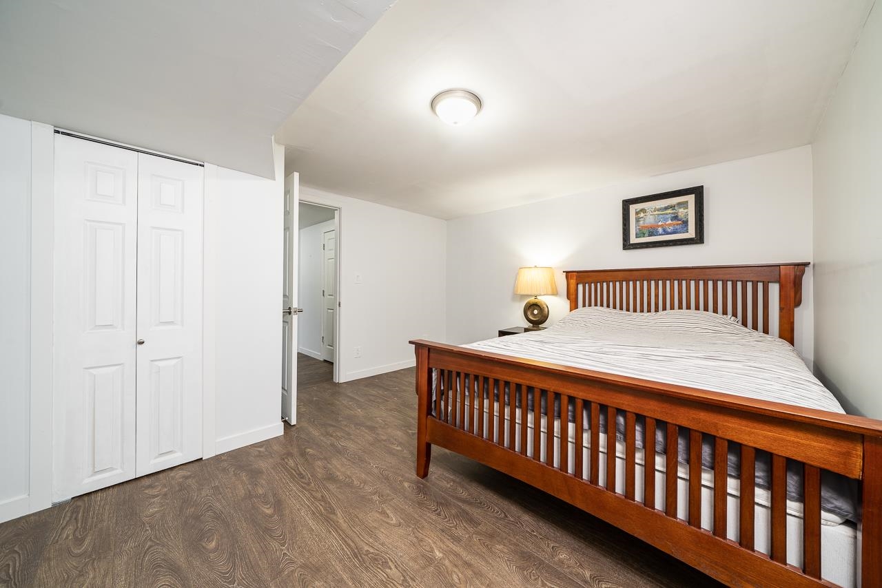 595 E QUEENS ROAD