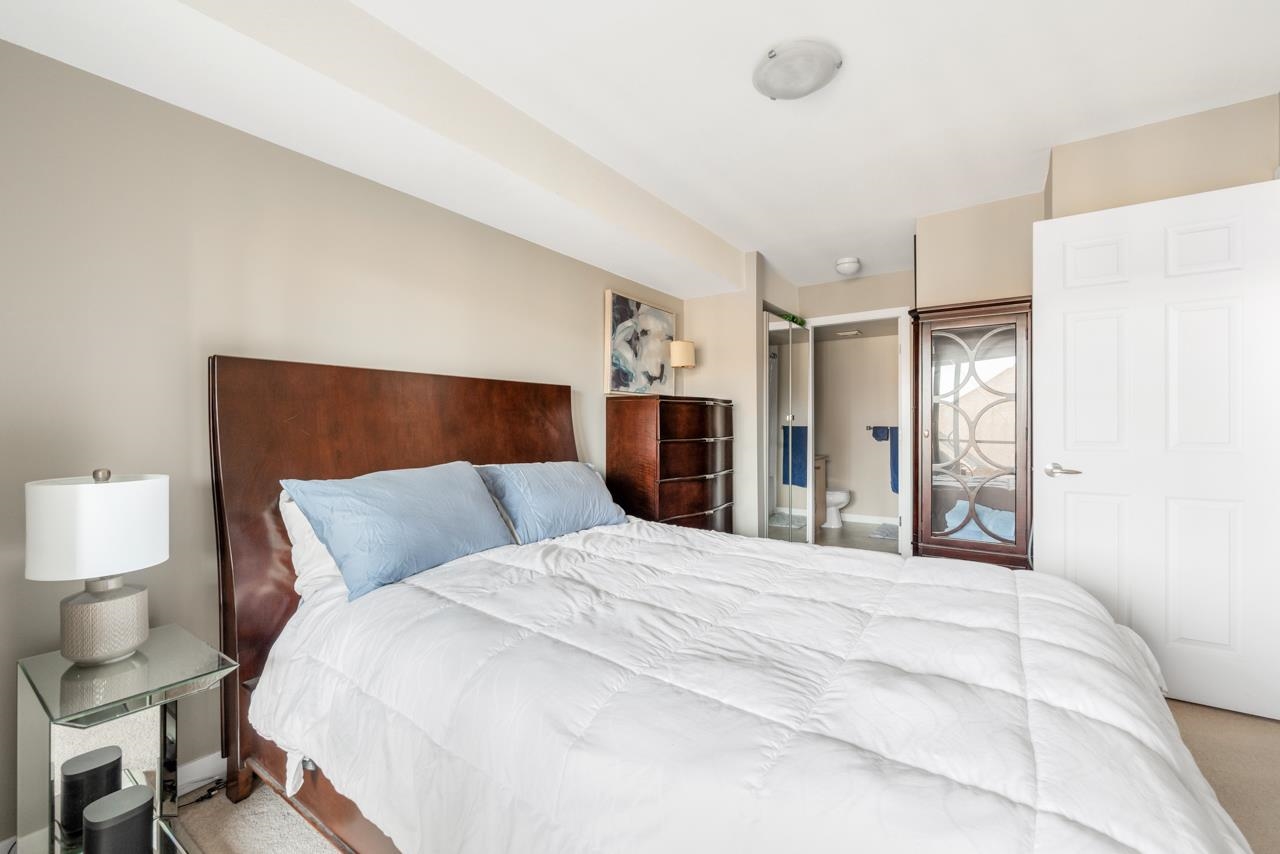 1402 248 SHERBROOKE STREET, #1402