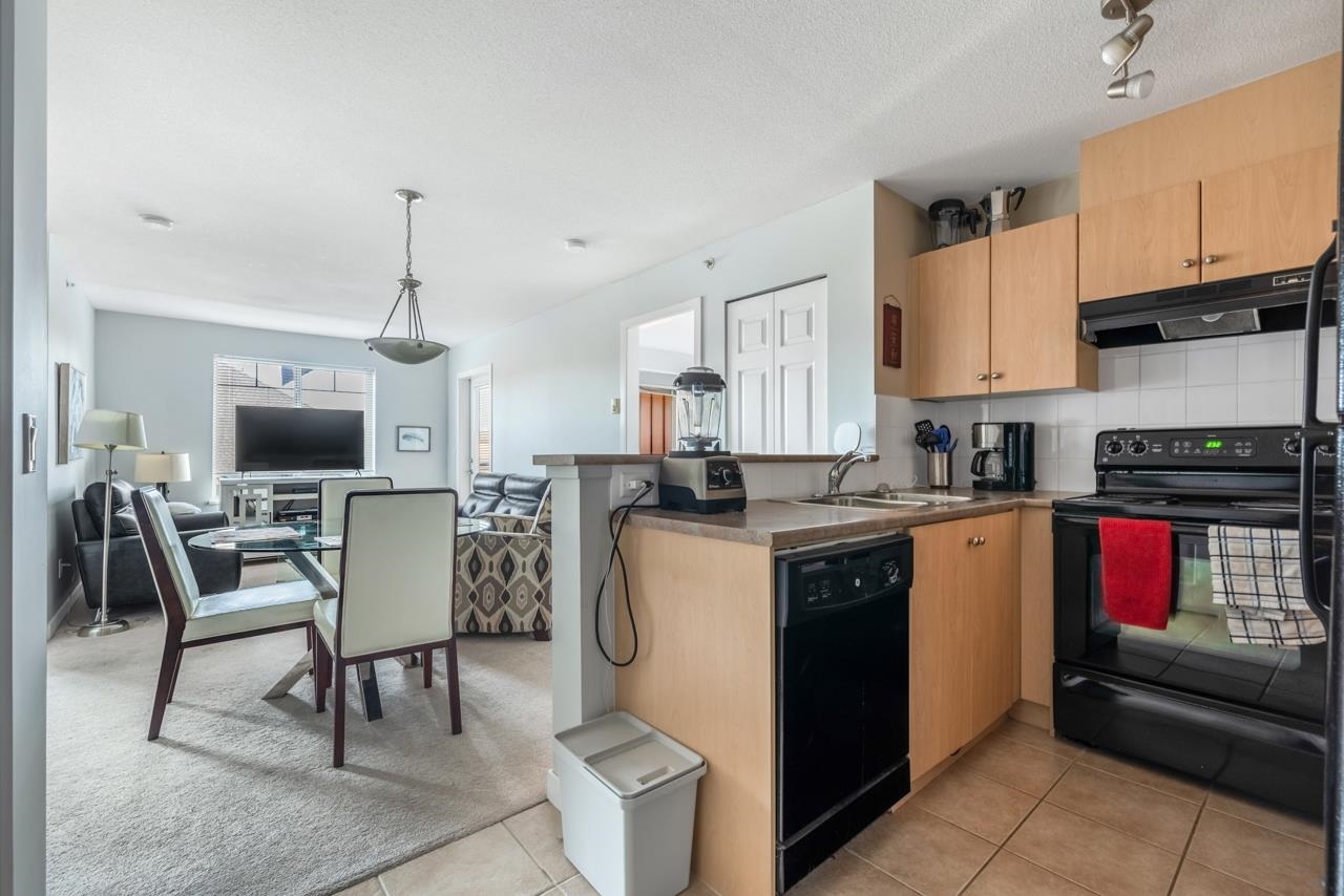 1402 248 SHERBROOKE STREET, #1402