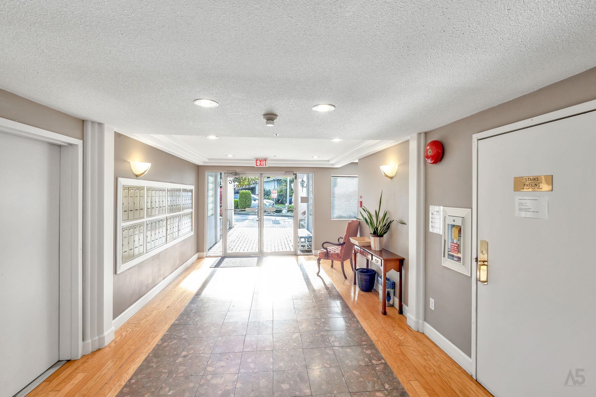 102 2526 LAKEVIEW CRESCENT, #102