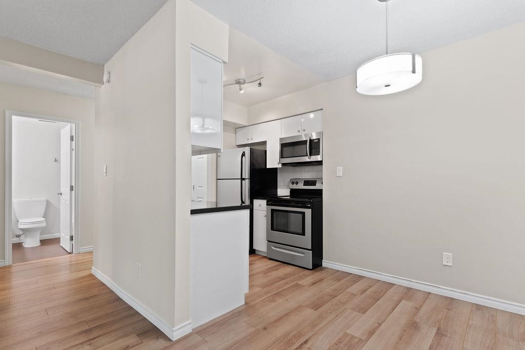102 1825 W 8TH AVENUE, #102