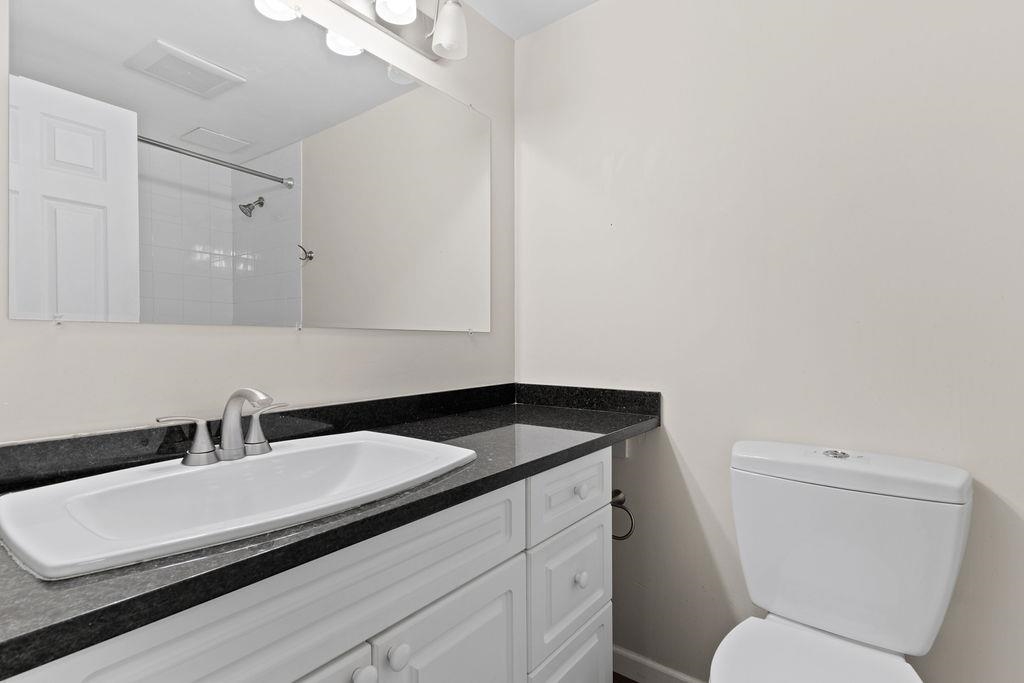 102 1825 W 8TH AVENUE, #102