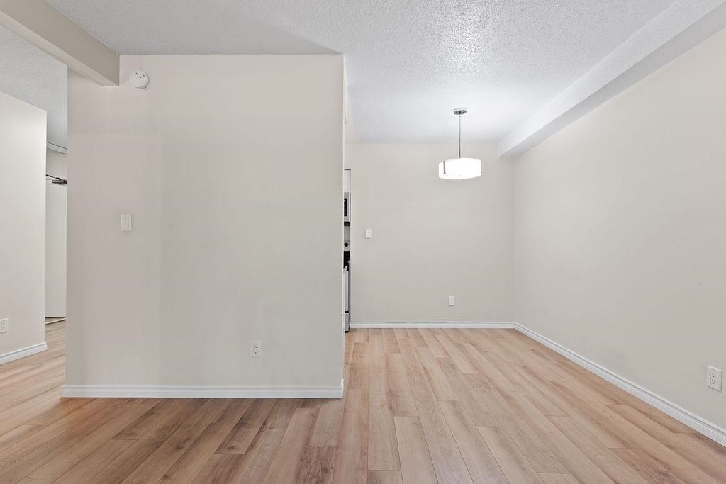 102 1825 W 8TH AVENUE, #102