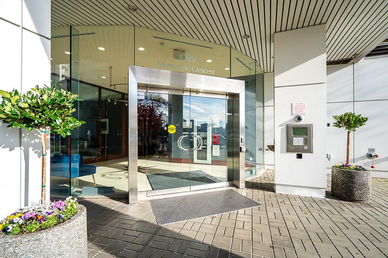 1203 1099 MARINASIDE CRESCENT, #1203