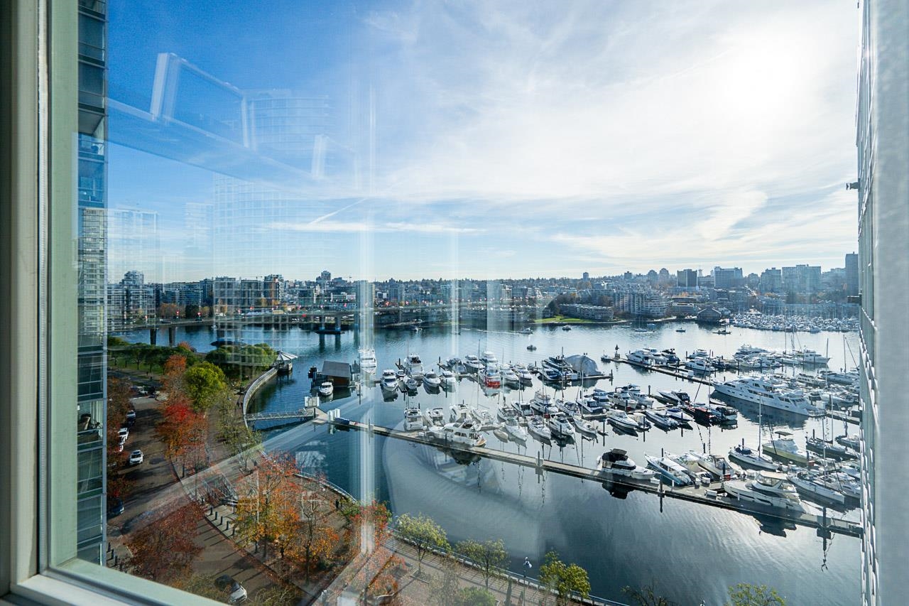 1203 1099 MARINASIDE CRESCENT, #1203