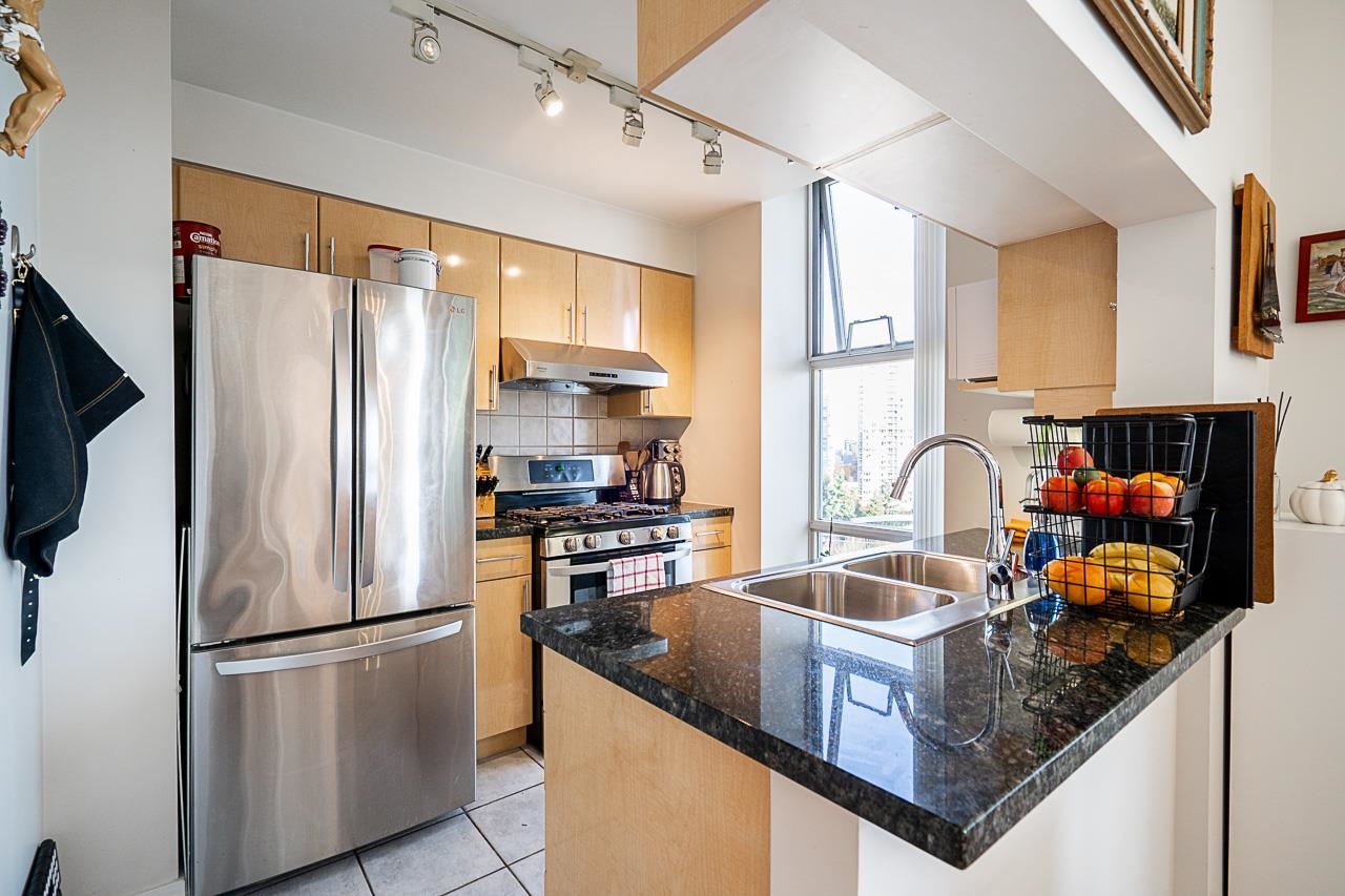 1203 1099 MARINASIDE CRESCENT, #1203