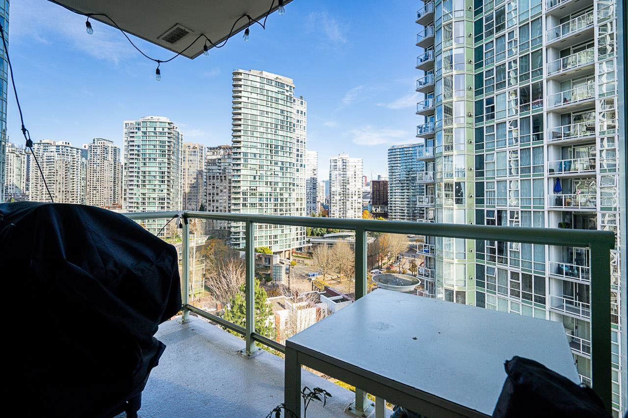 1203 1099 MARINASIDE CRESCENT, #1203