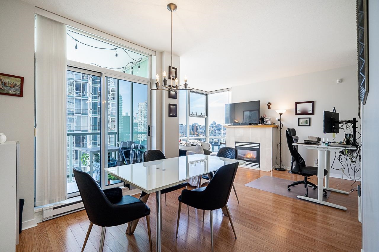 1203 1099 MARINASIDE CRESCENT, #1203