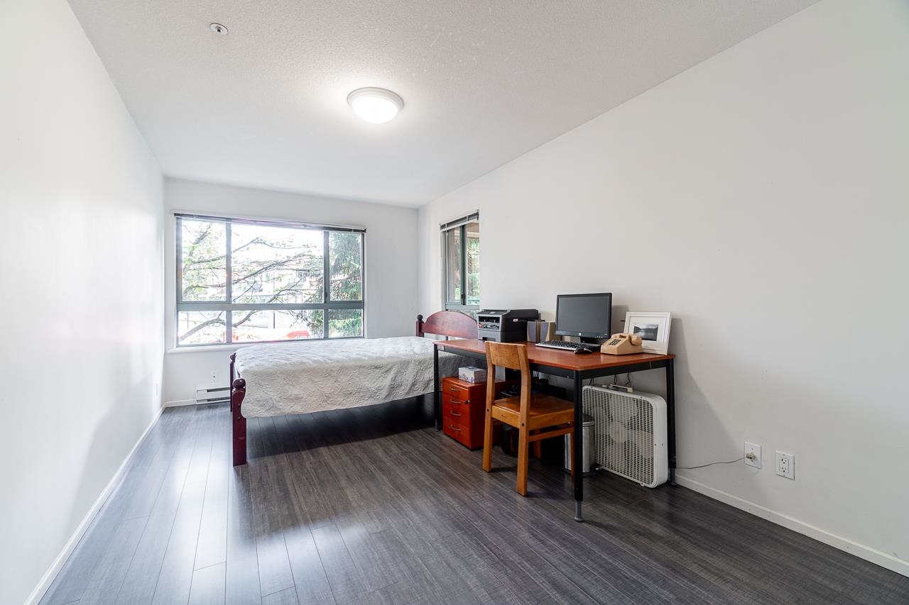 202 223 MOUNTAIN HIGHWAY, #202
