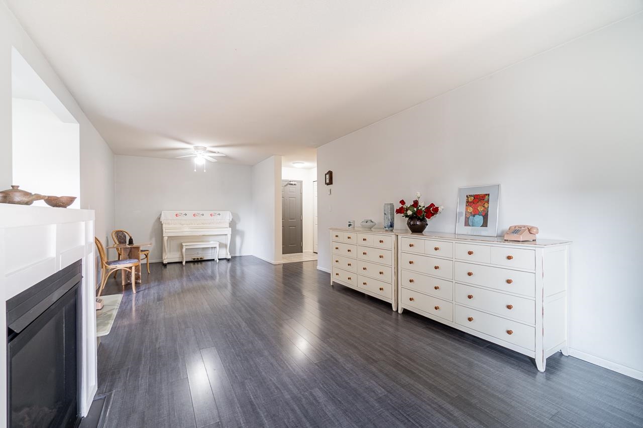 202 223 MOUNTAIN HIGHWAY, #202
