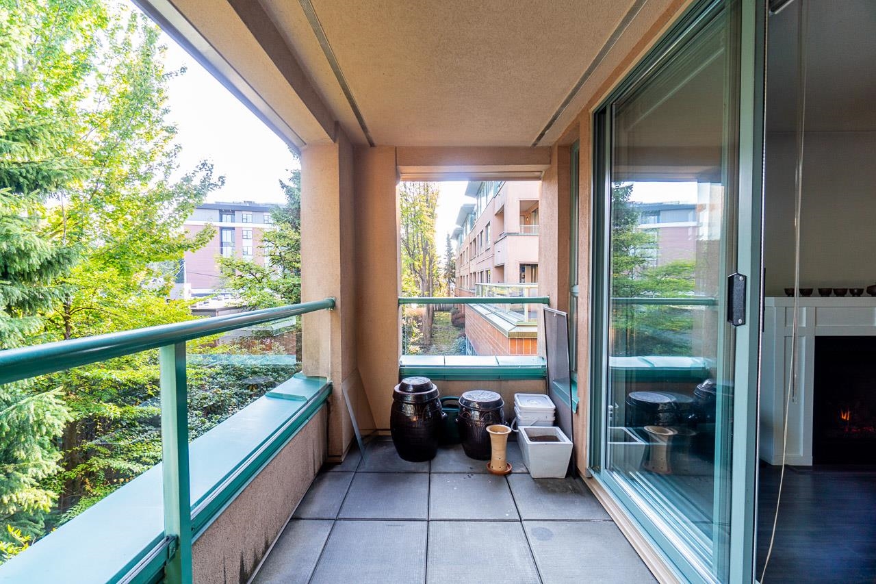 202 223 MOUNTAIN HIGHWAY, #202