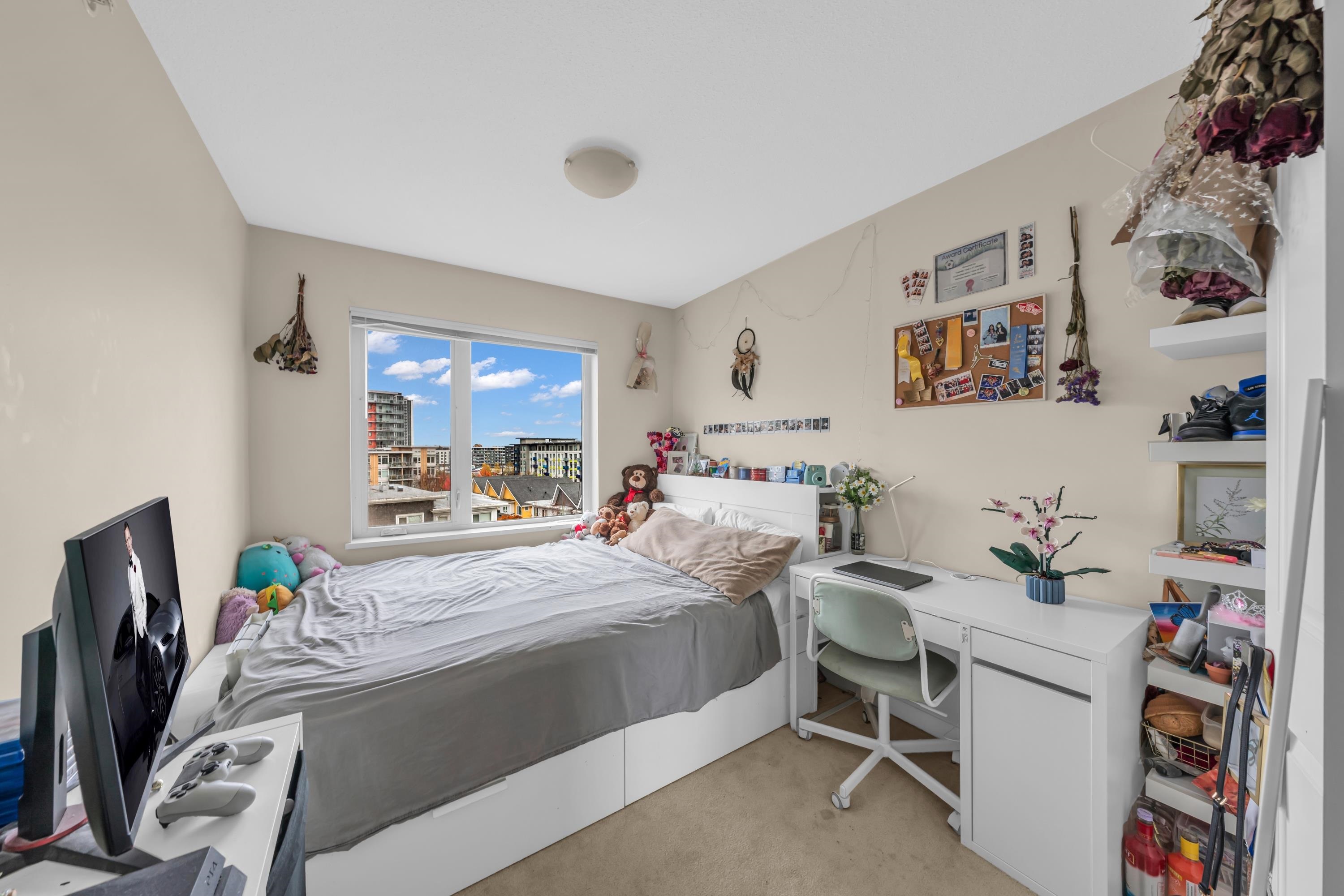 3172 PIERVIEW CRESCENT
