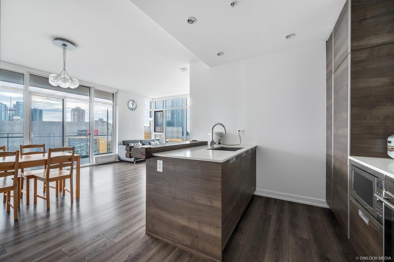 809 4688 KINGSWAY, #809