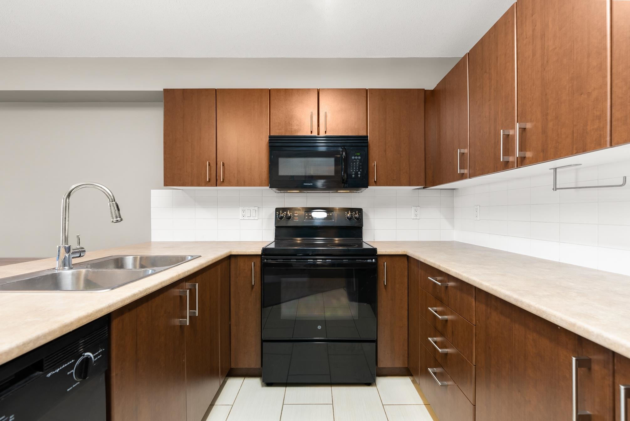 102 45567 YALE ROAD, #102