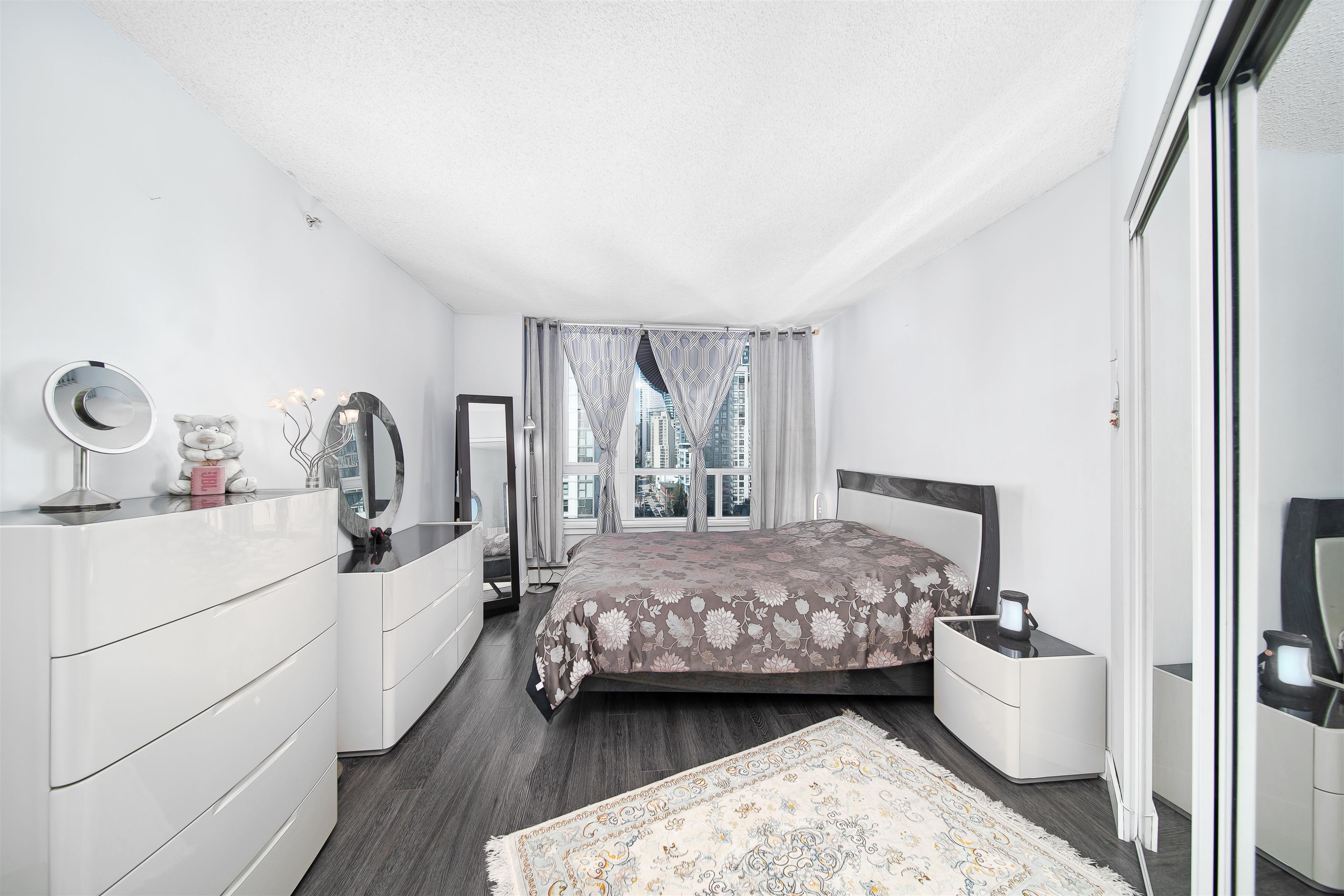 1806 388 DRAKE STREET, #1806