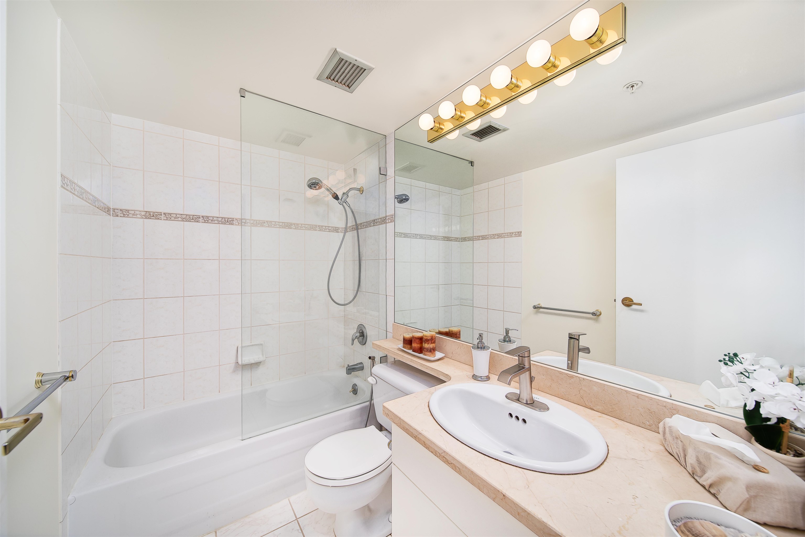 1806 388 DRAKE STREET, #1806