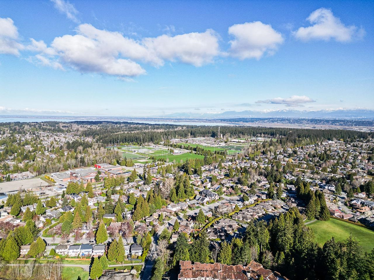 906 1588 JOHNSTON ROAD, #906
