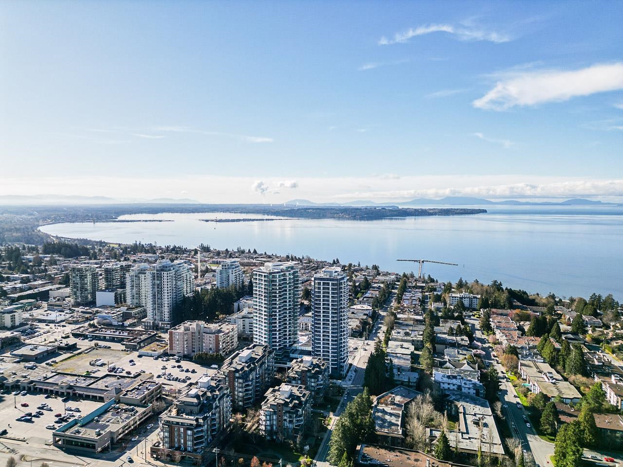906 1588 JOHNSTON ROAD, #906